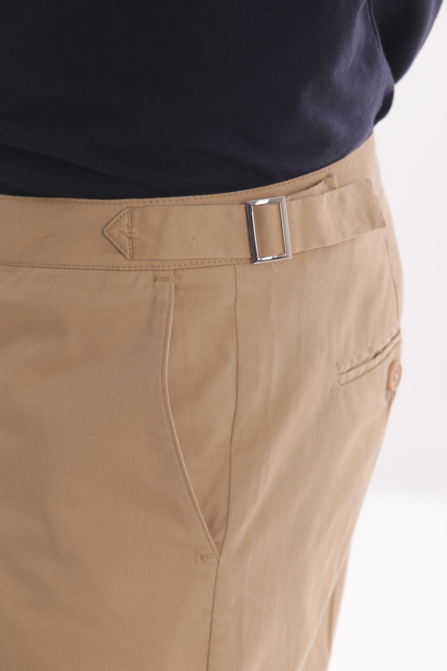 PANTALONE DETTAGLIO CINTURINI SUI FIANCHI