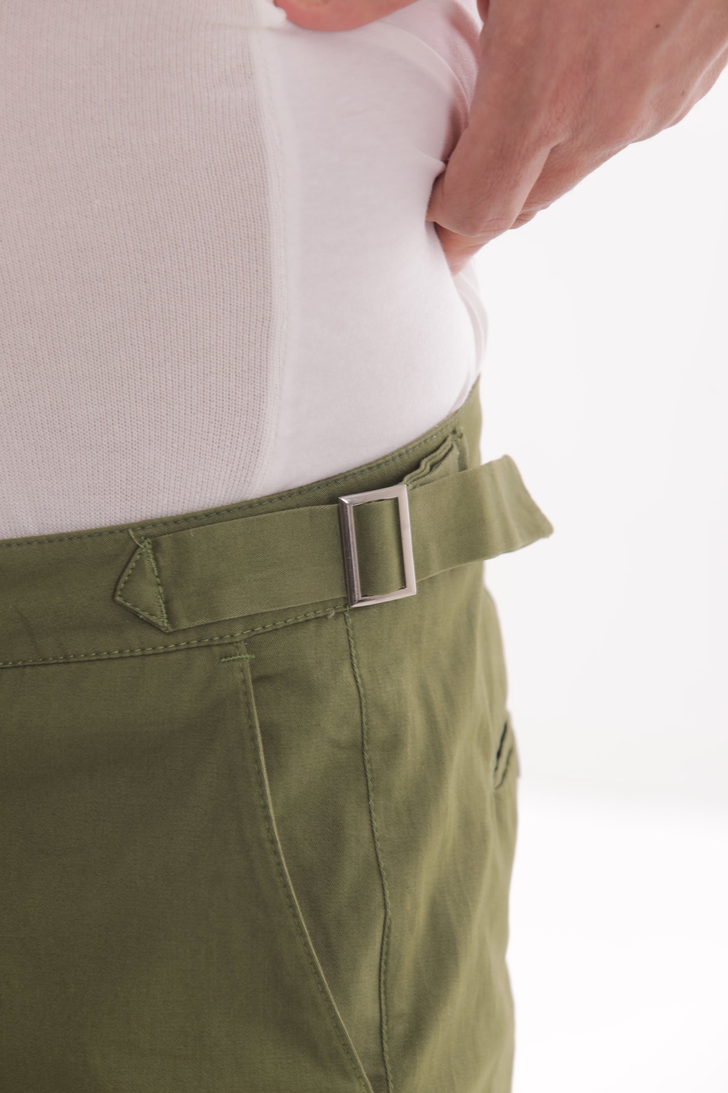 PANTALONE DETTAGLIO CINTURINI SUI FIANCHI