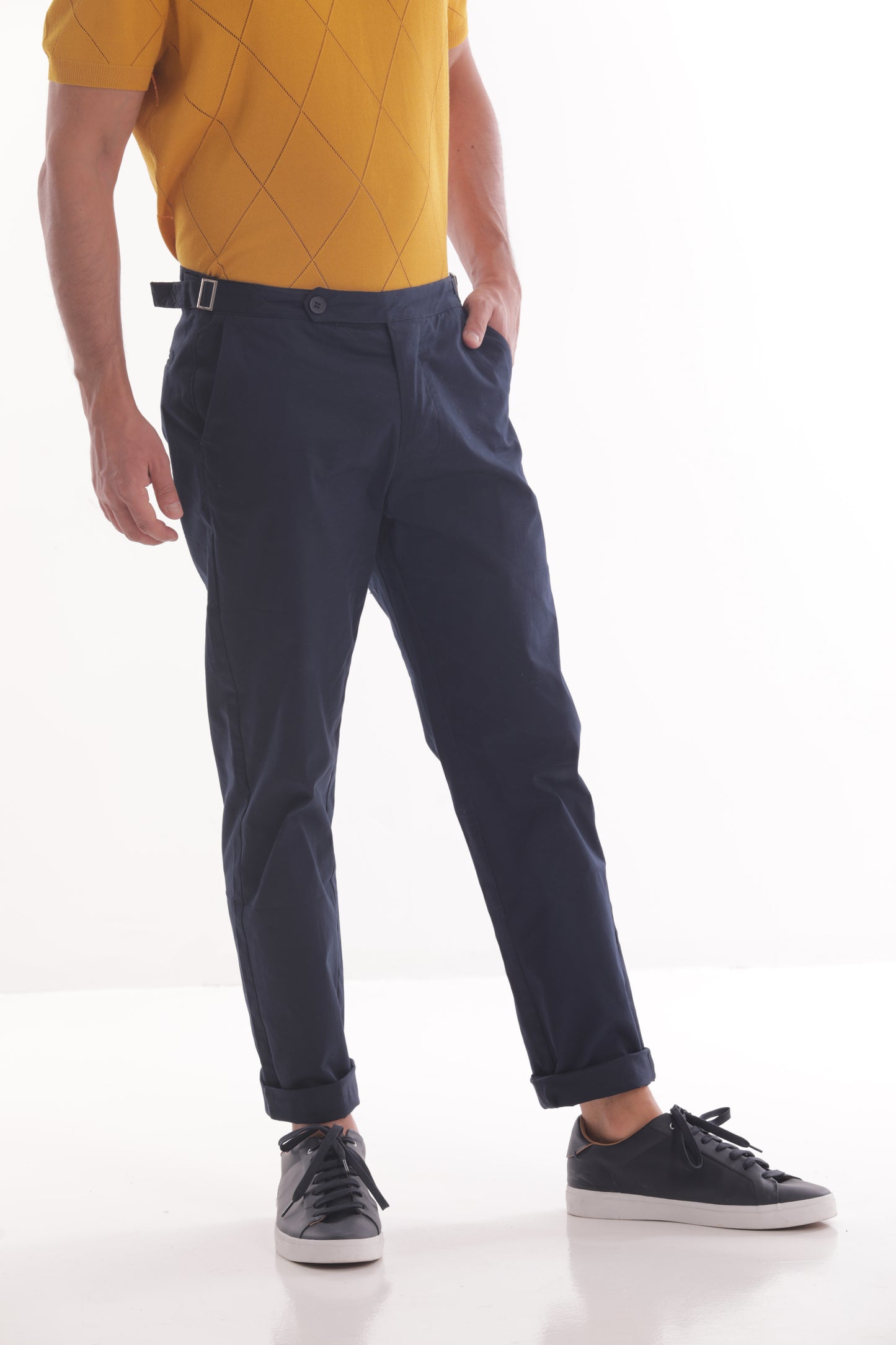 PANTALONE DETTAGLIO CINTURINI SUI FIANCHI