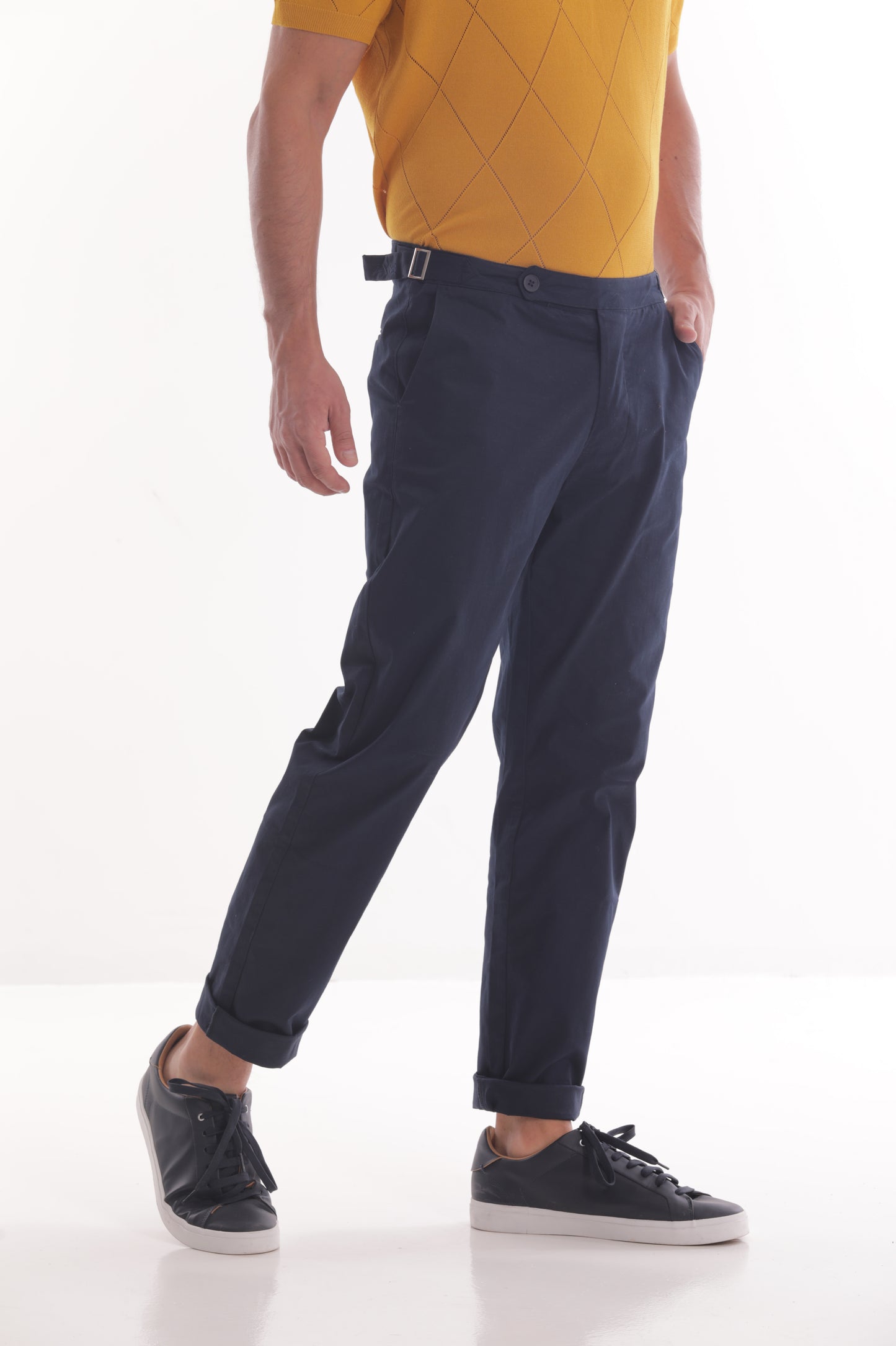 PANTALONE DETTAGLIO CINTURINI SUI FIANCHI