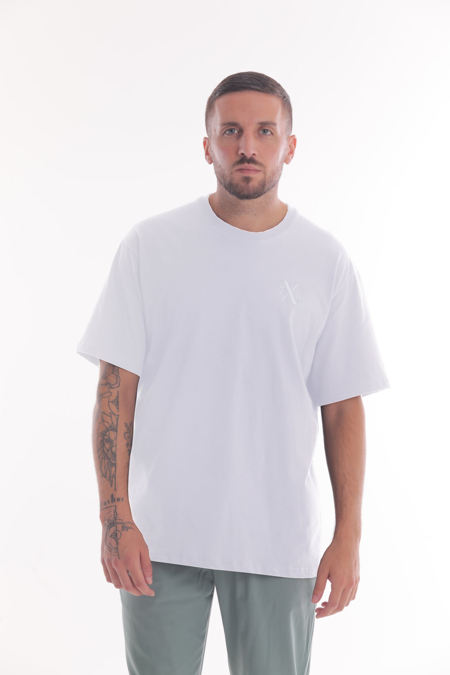 T-SHIRT CON LOGO