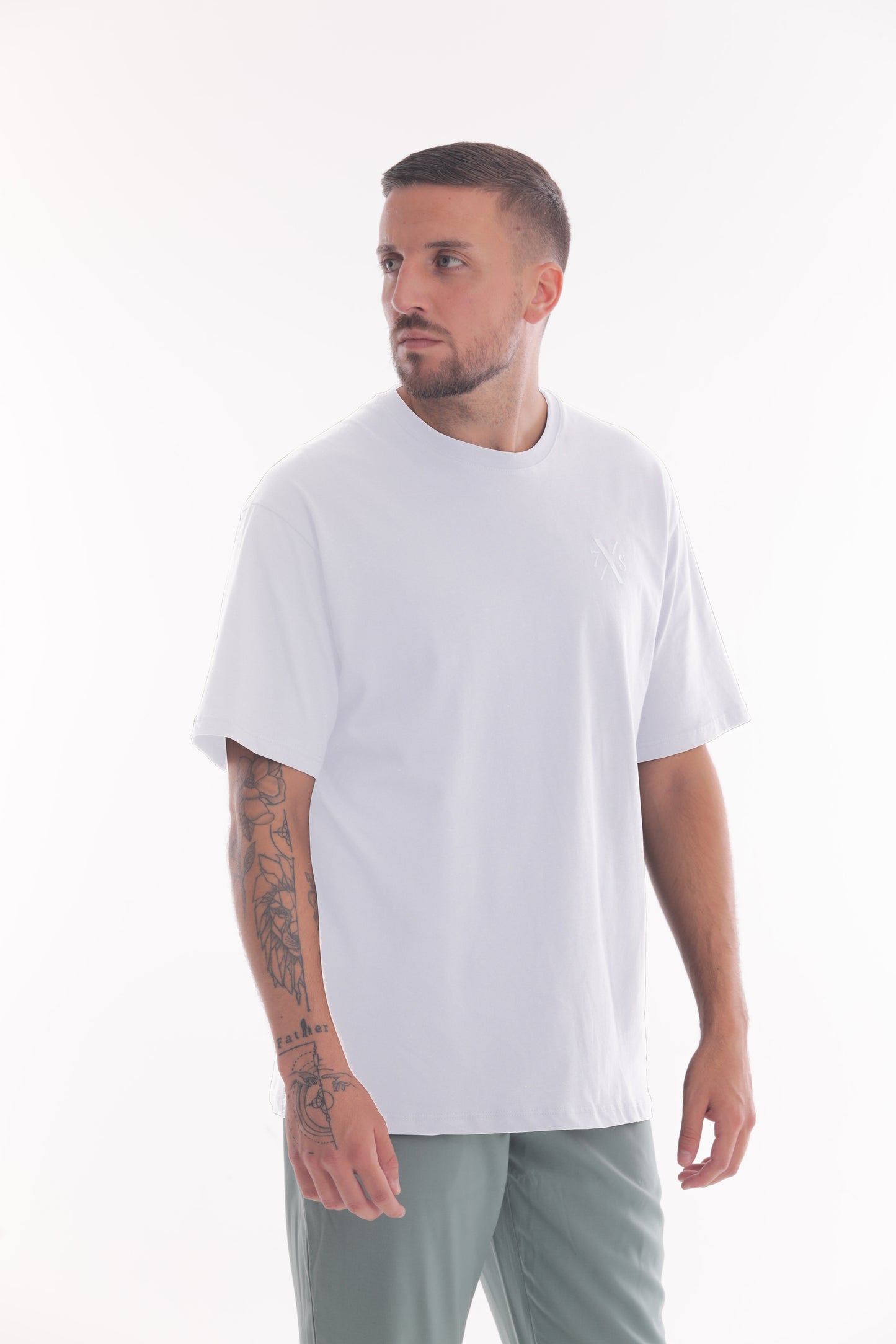 T-SHIRT CON LOGO