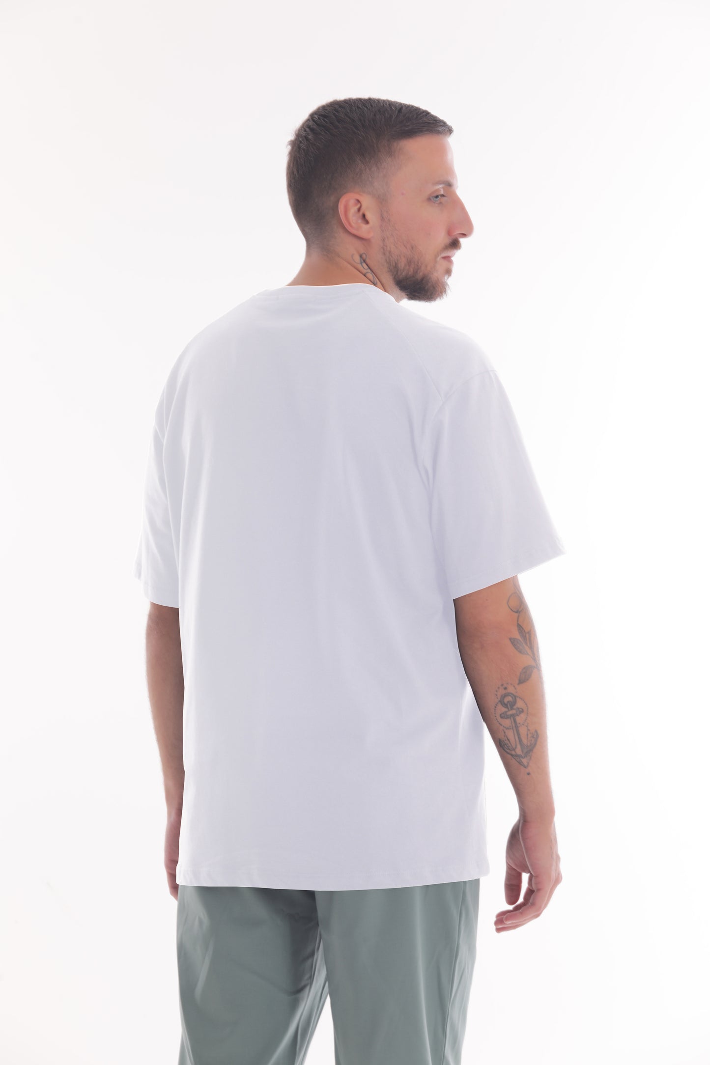 T-SHIRT CON LOGO