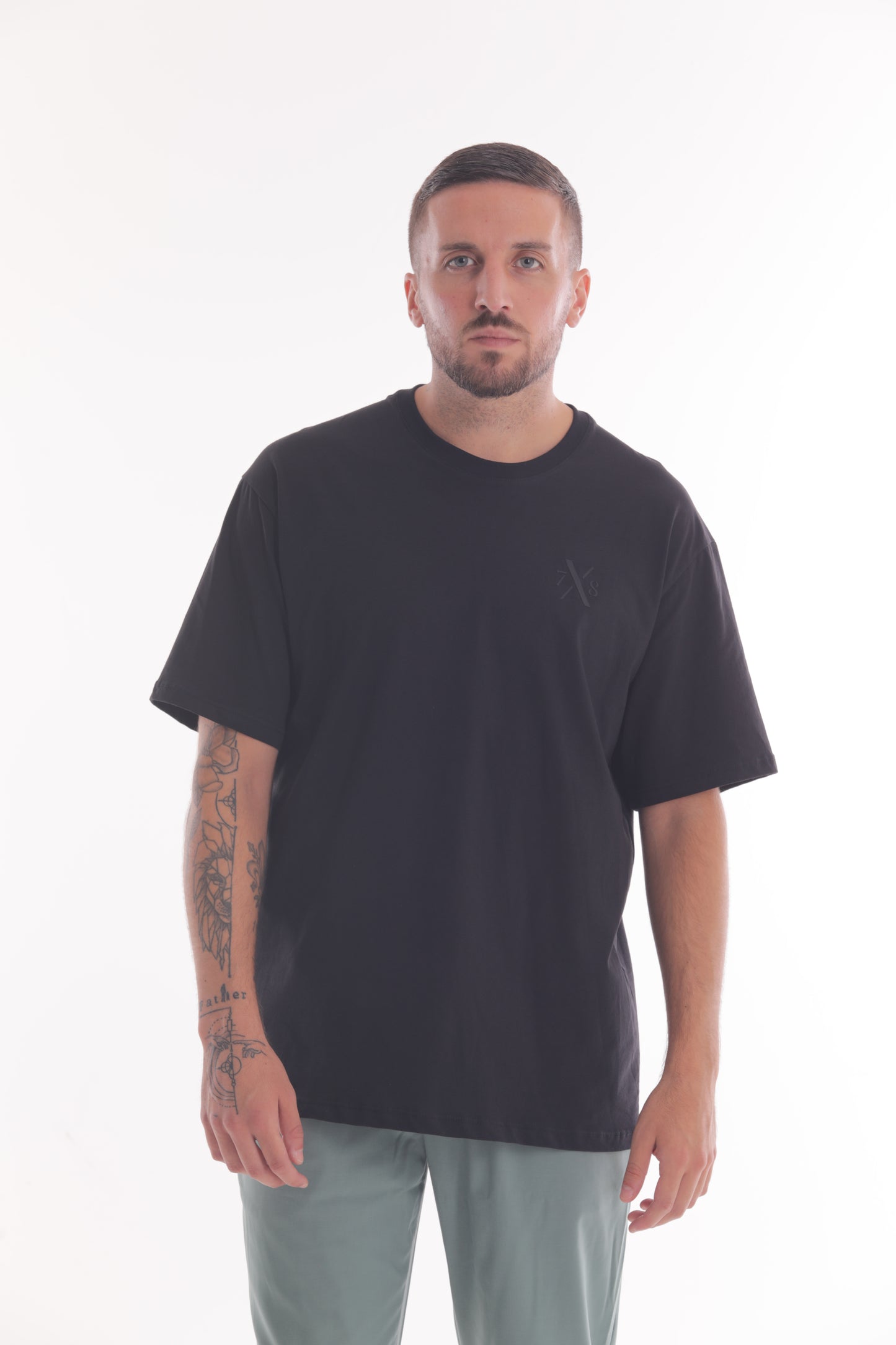 T-SHIRT CON LOGO