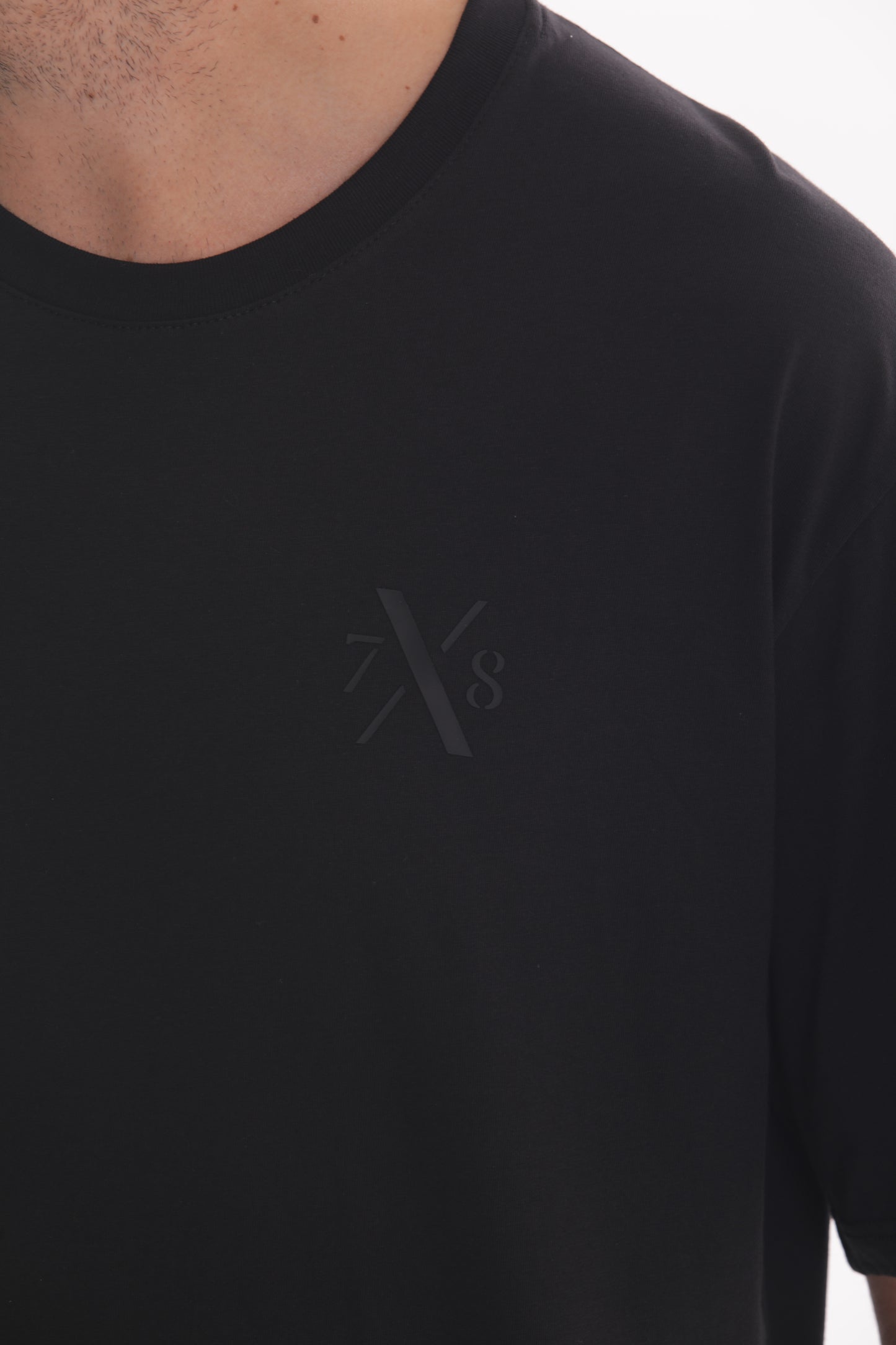 T-SHIRT CON LOGO