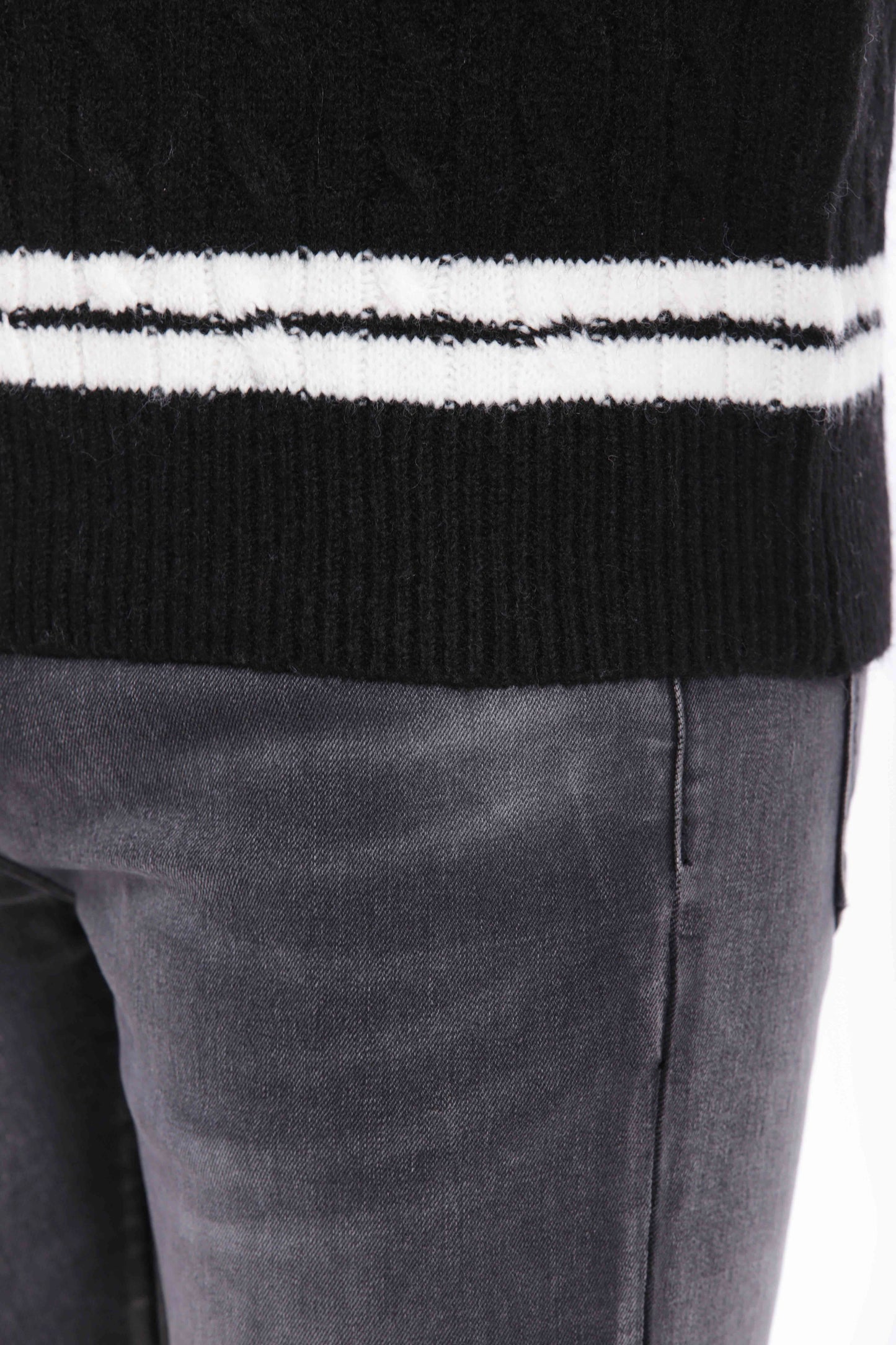 MAGLIA GIROCOLLO A TRECCE BICOLOR