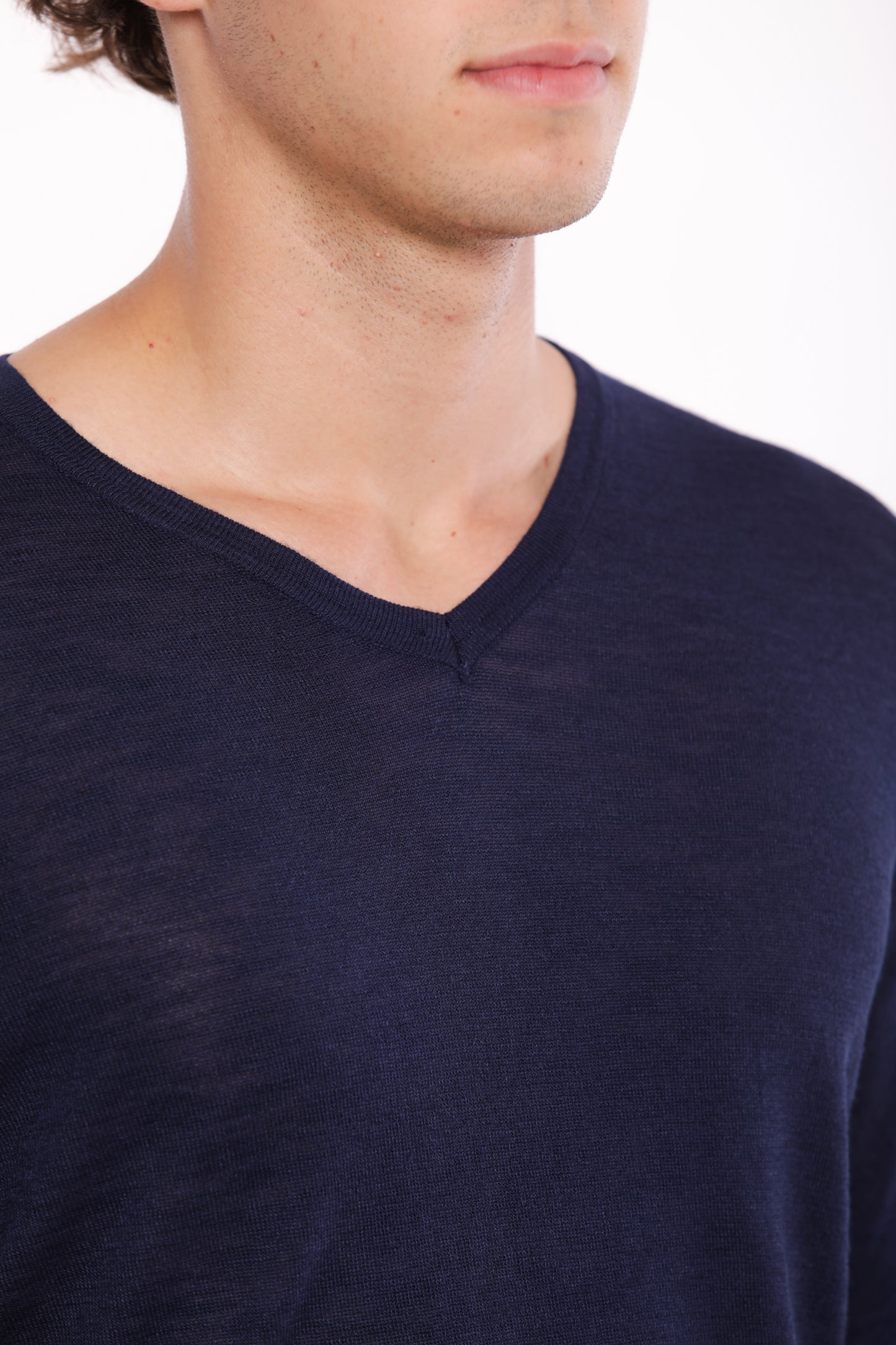 MAGLIA SCOLLO A V IN MISTO VISCOSA