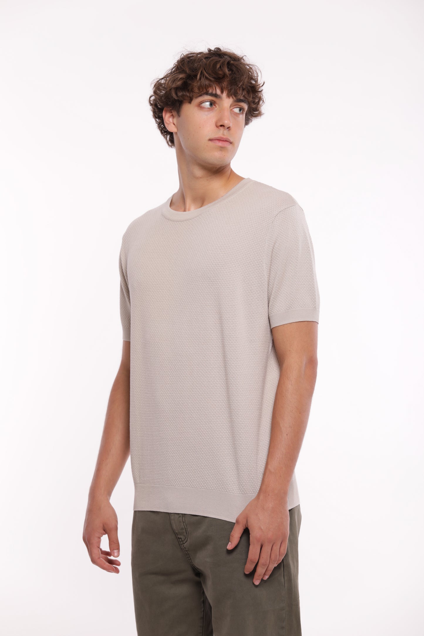 MAGLIA CON STRUTTURA OPERATA