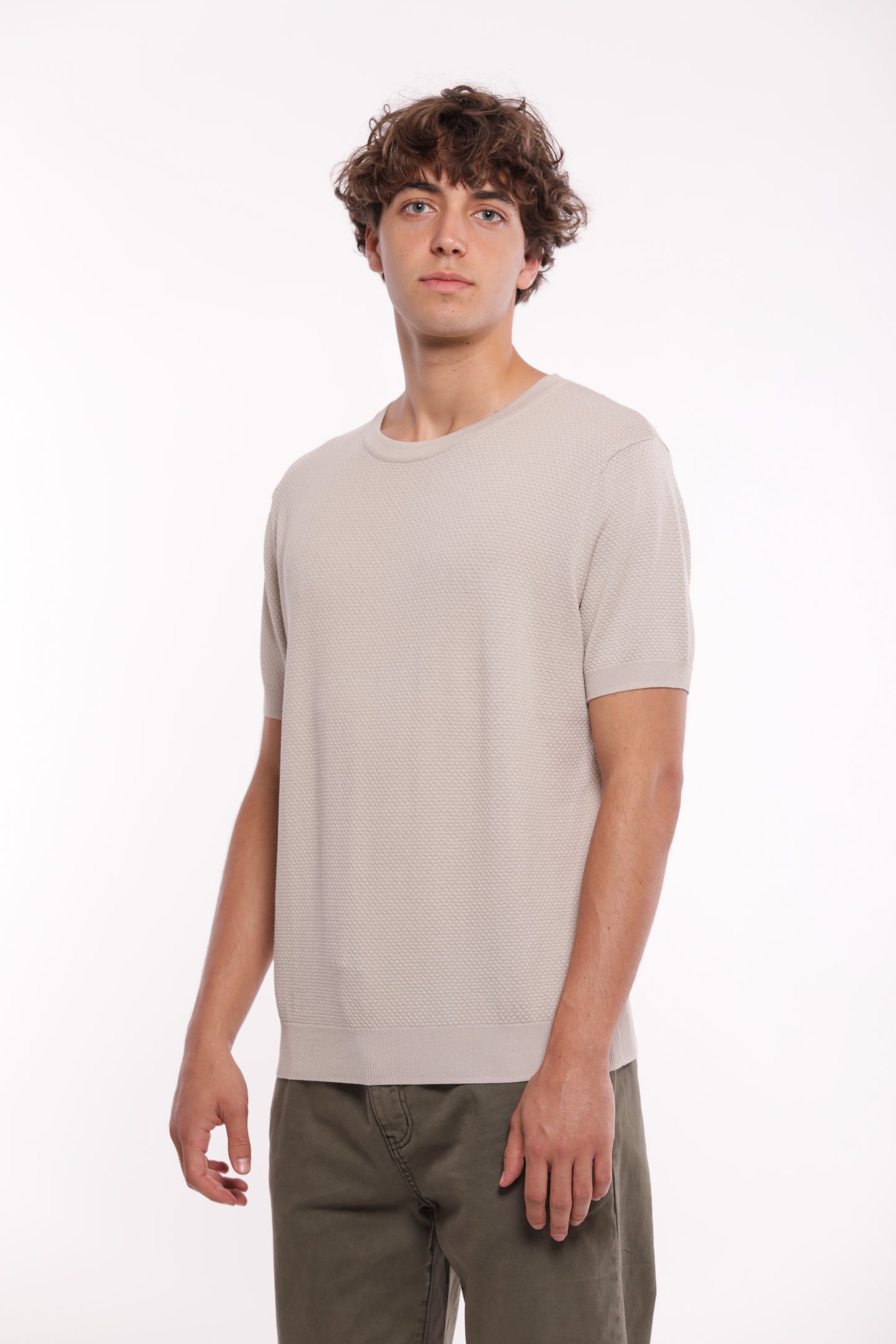 MAGLIA CON STRUTTURA OPERATA