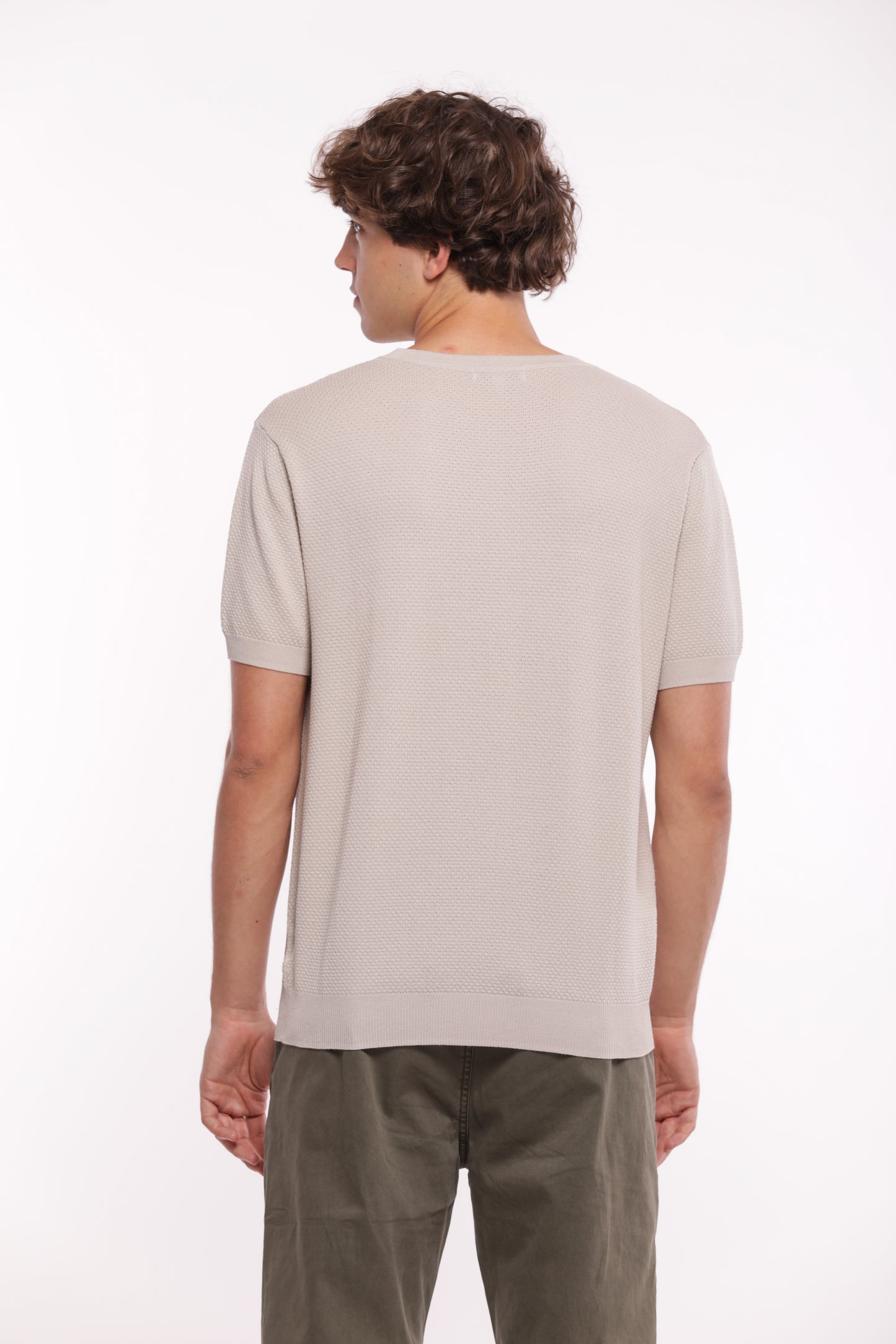 MAGLIA CON STRUTTURA OPERATA