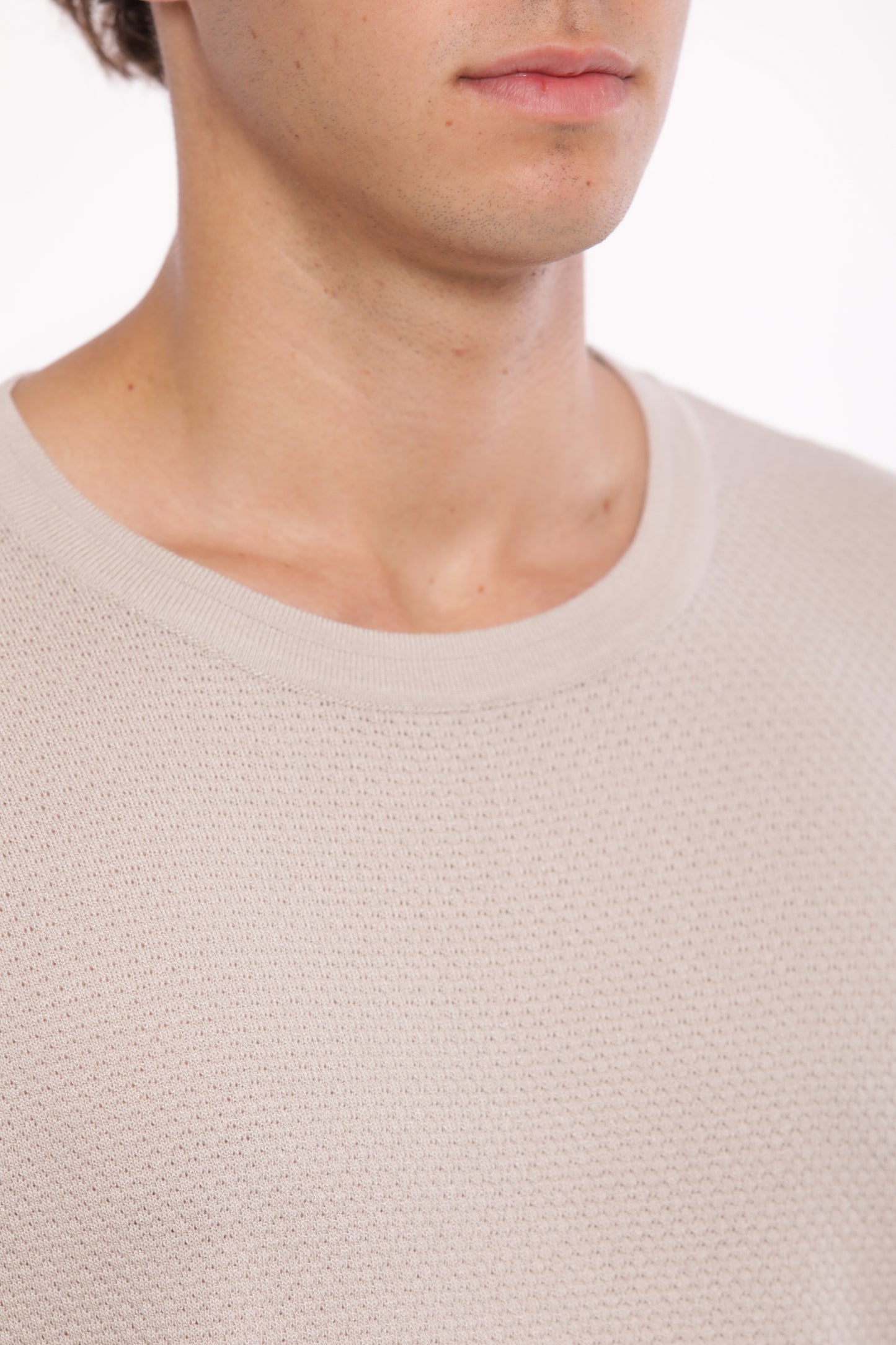MAGLIA CON STRUTTURA OPERATA