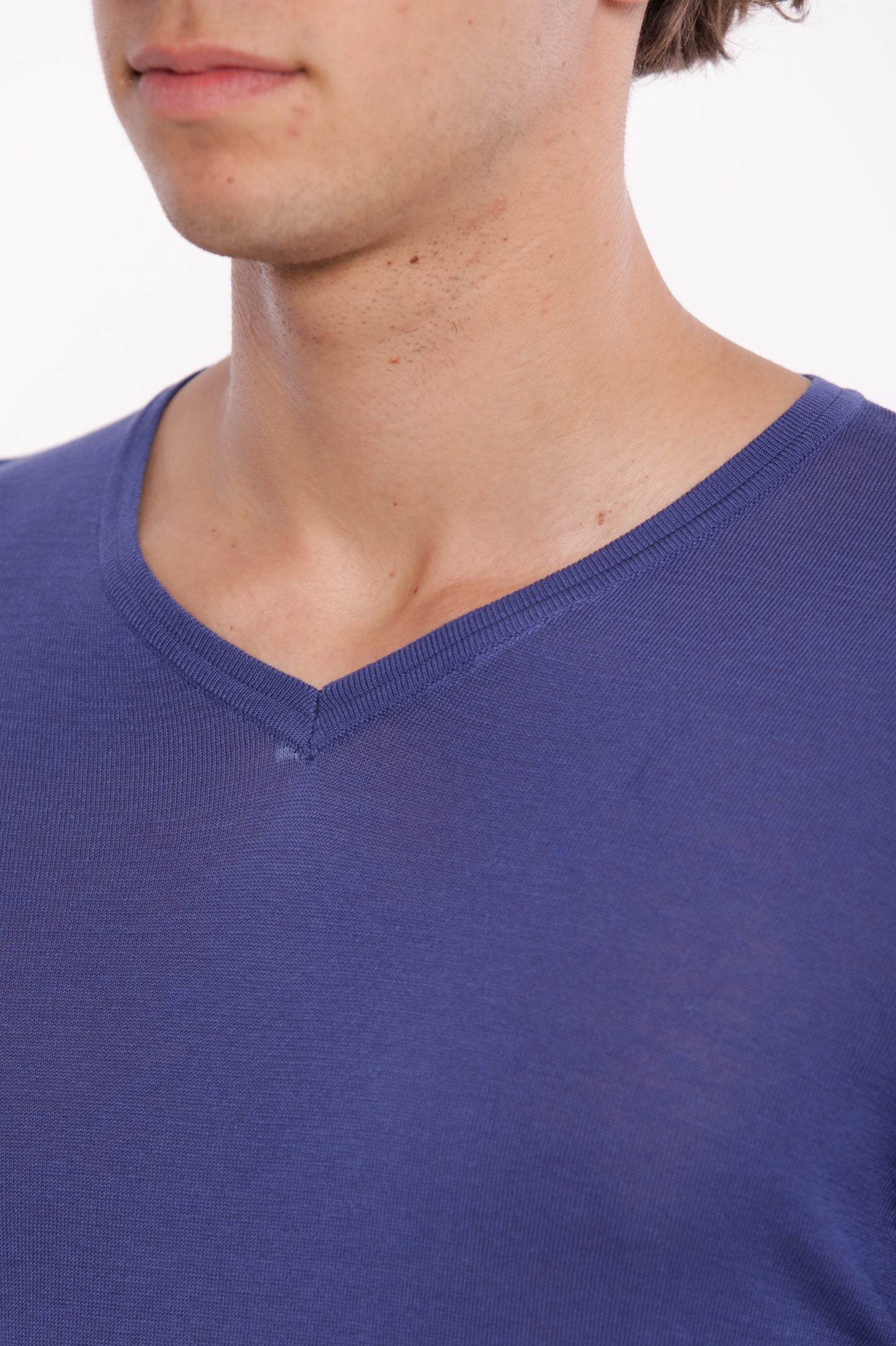 MAGLIA SCOLLO A V CON LYOCELL