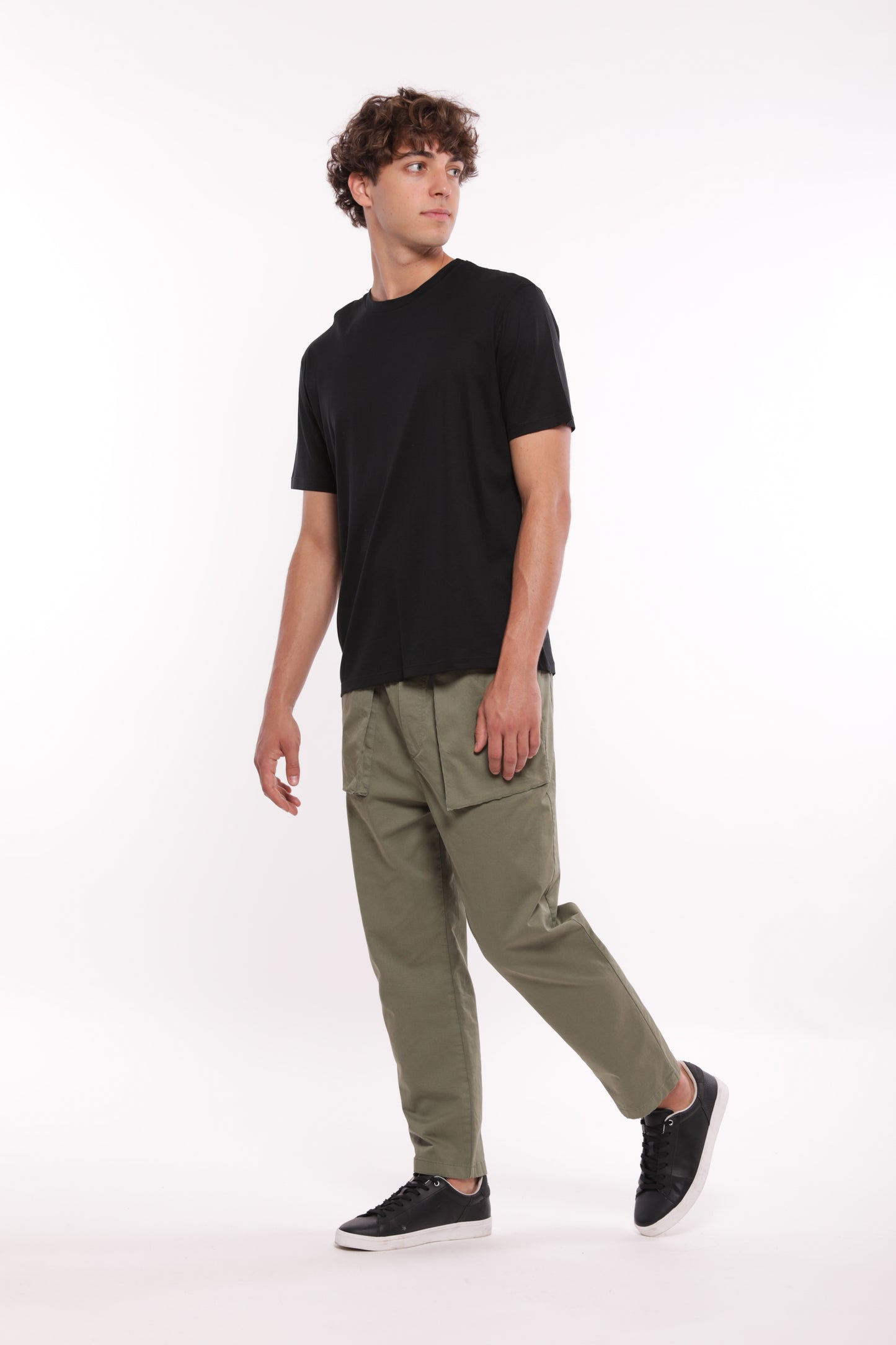 PANTALONI CON TASCONE IN GABARDINA