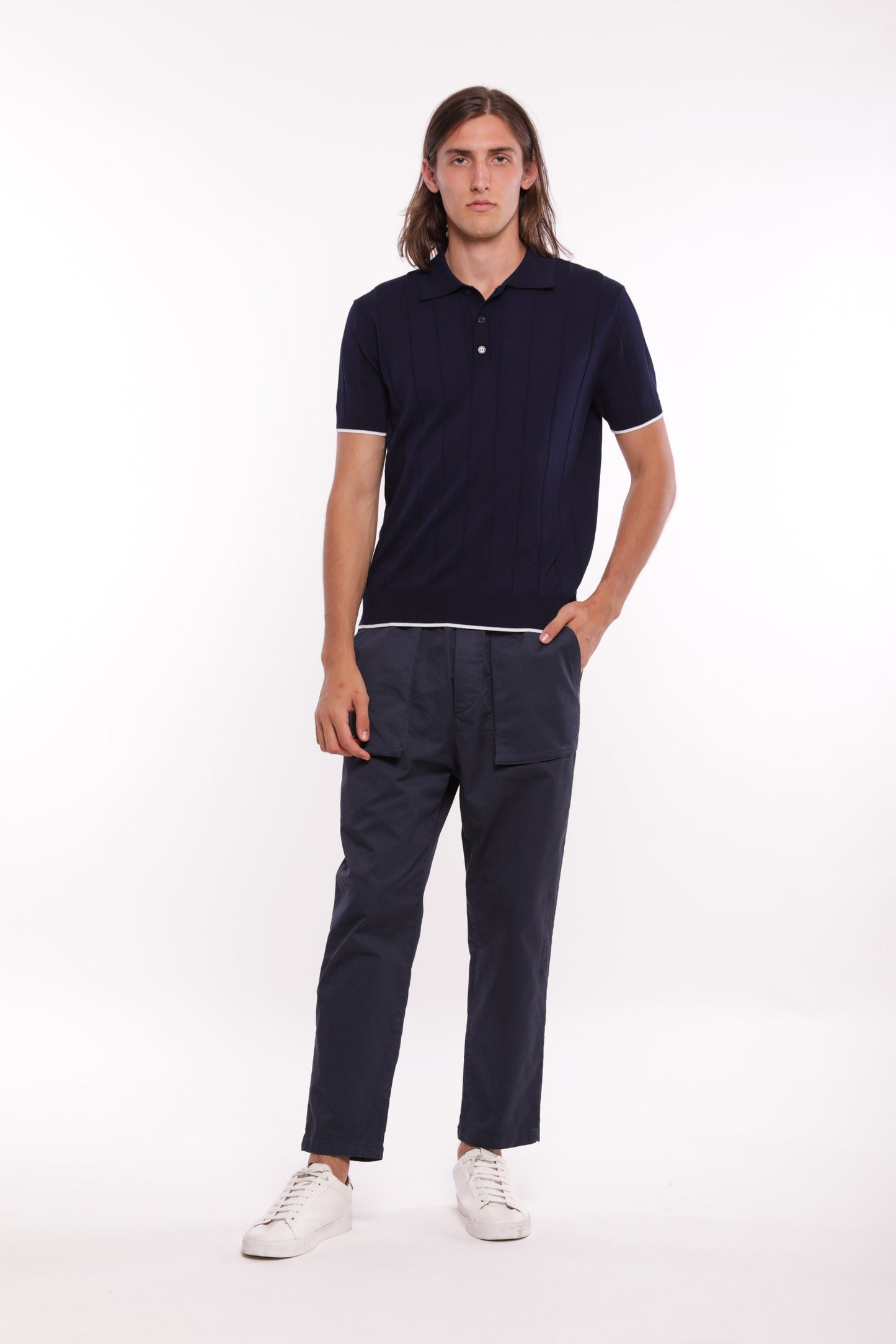 PANTALONI CON TASCONE IN GABARDINA