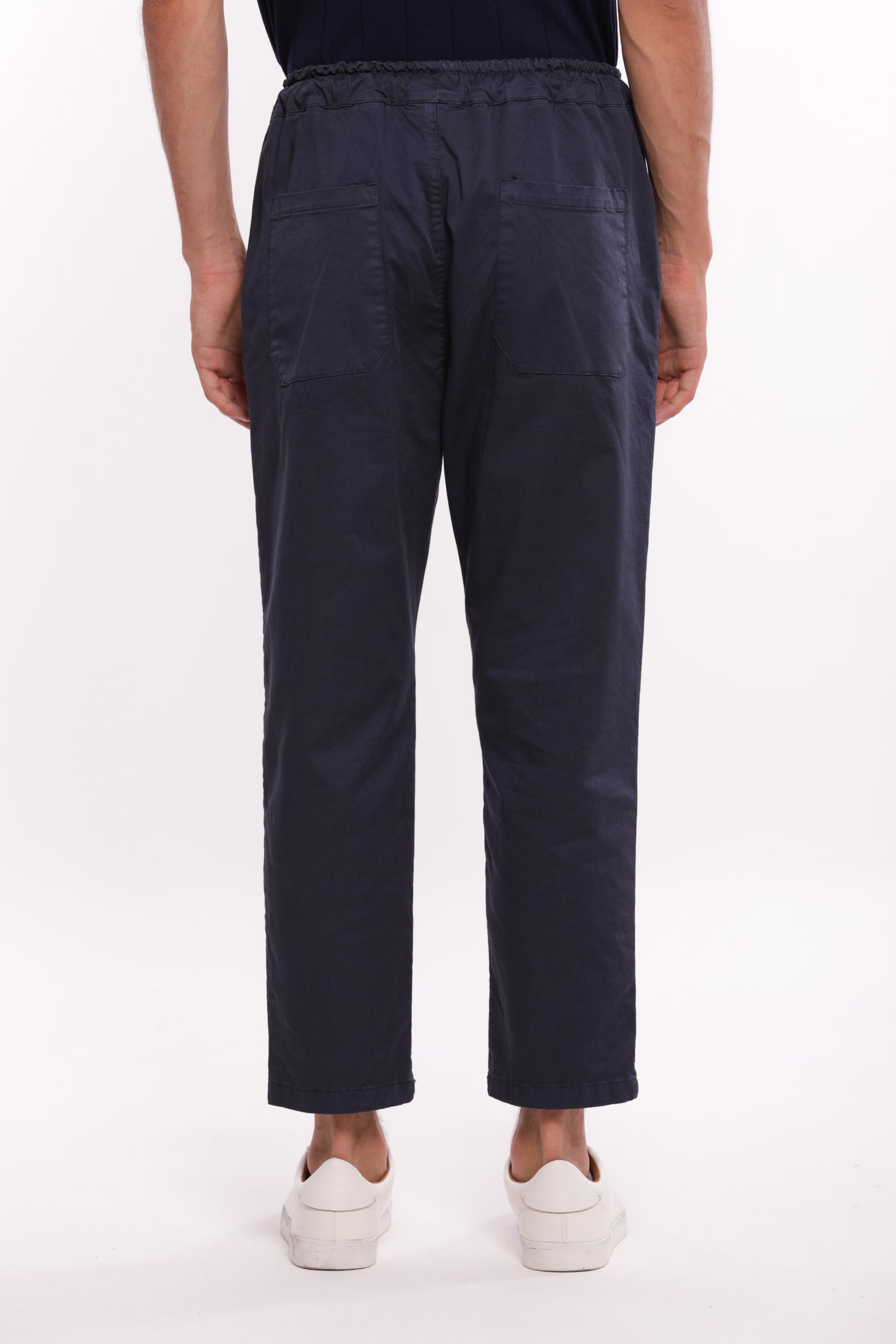 PANTALONI CON TASCONE IN GABARDINA