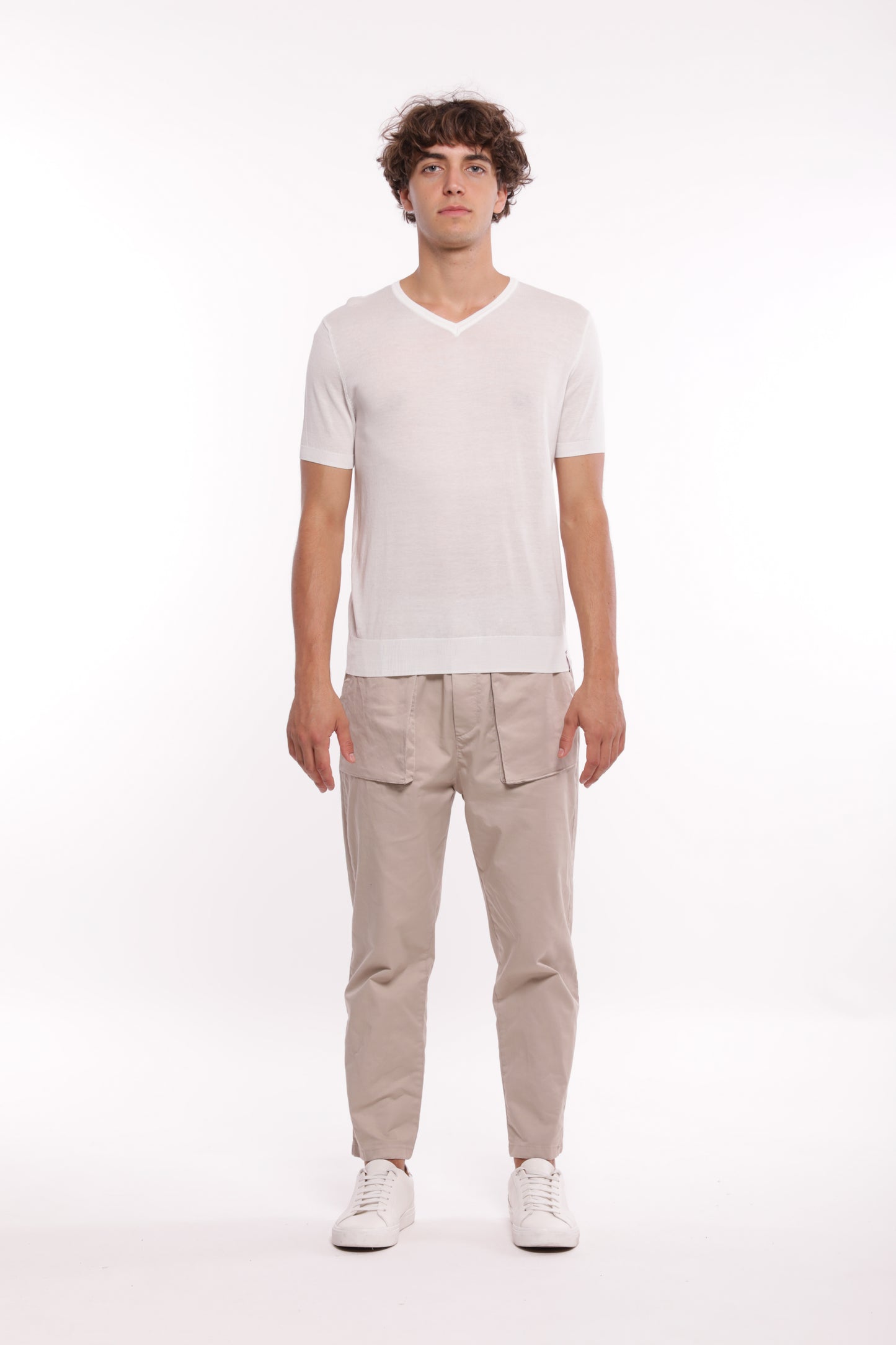 PANTALONI CON TASCONE IN GABARDINA