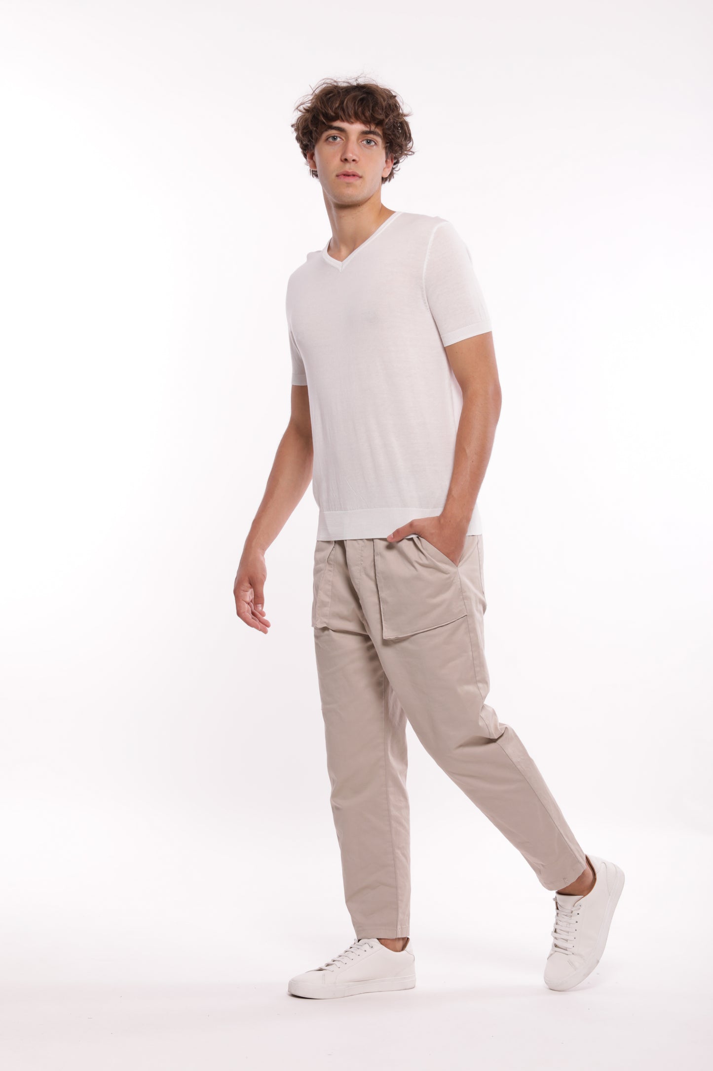 PANTALONI CON TASCONE IN GABARDINA