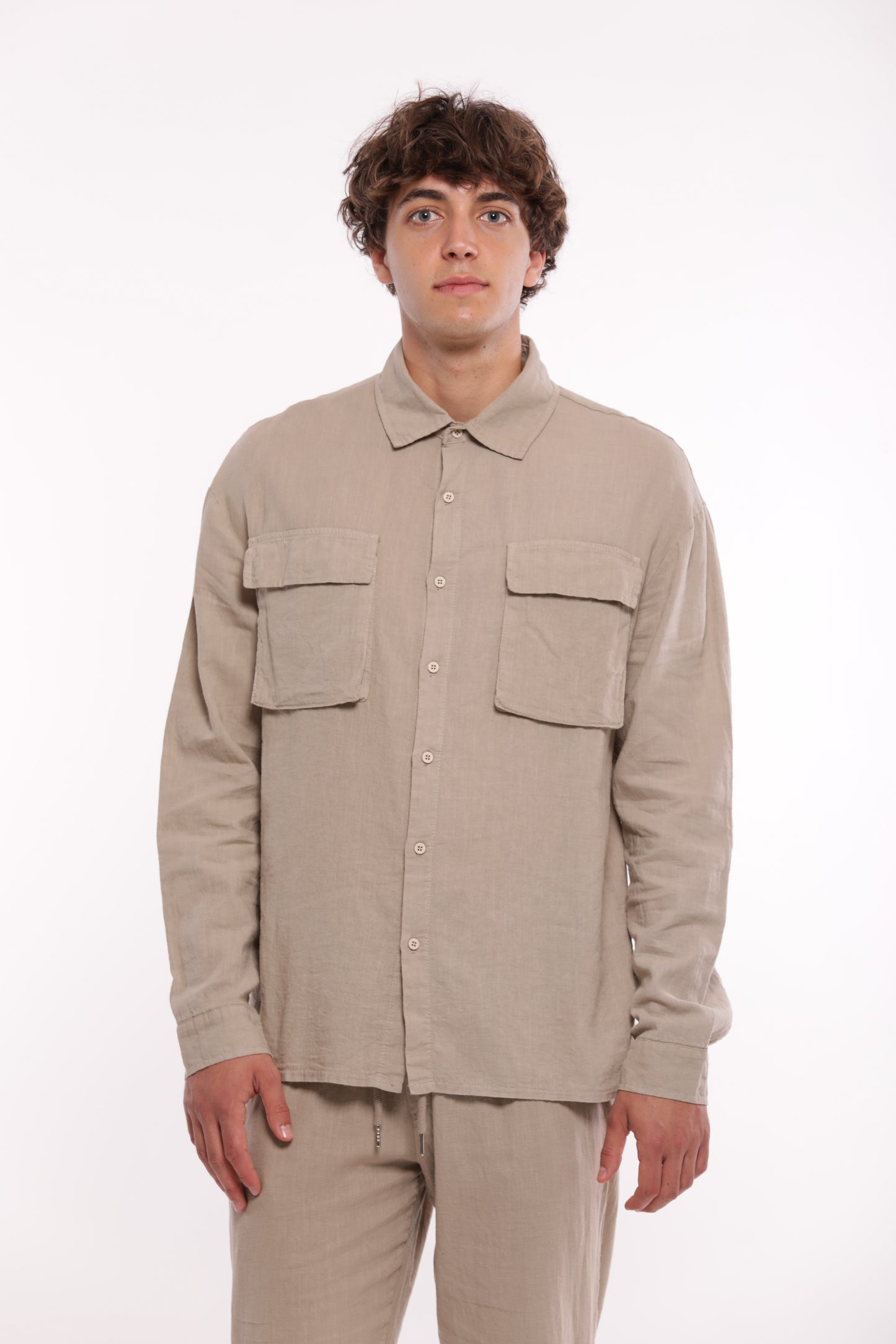 CAMICIA IN LINO CON TASCONI