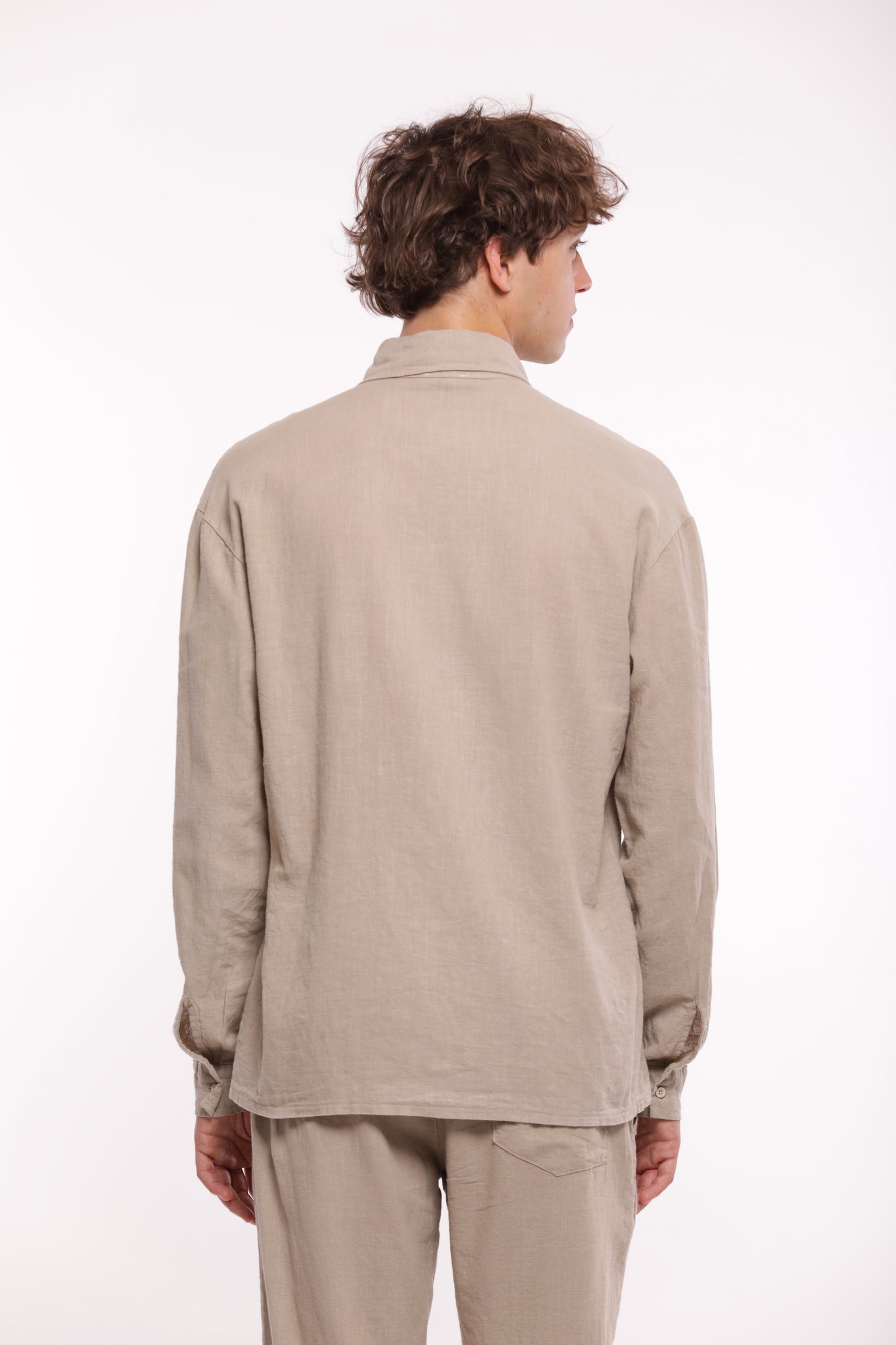 CAMICIA IN LINO CON TASCONI