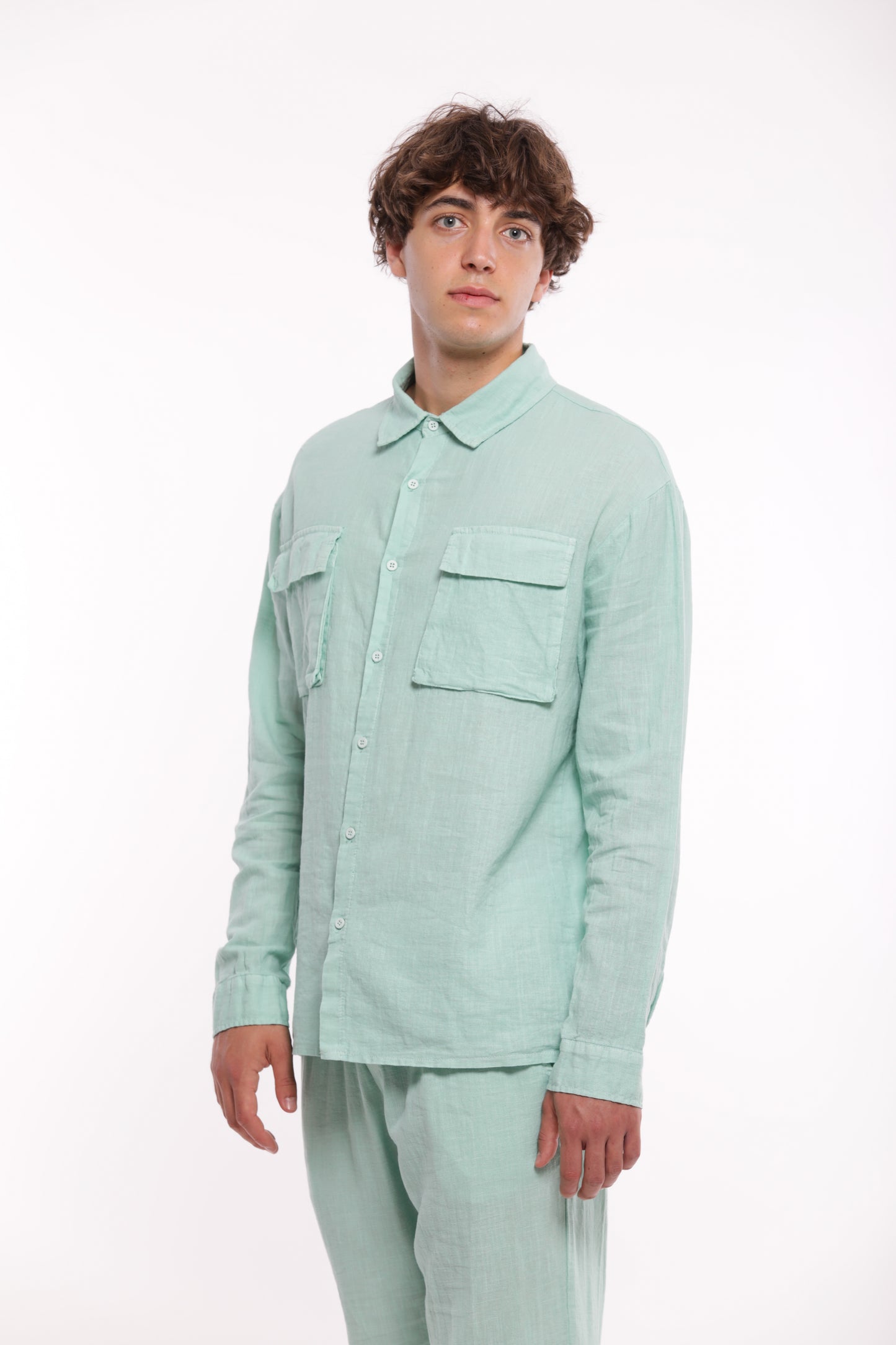 CAMICIA IN LINO CON TASCONI