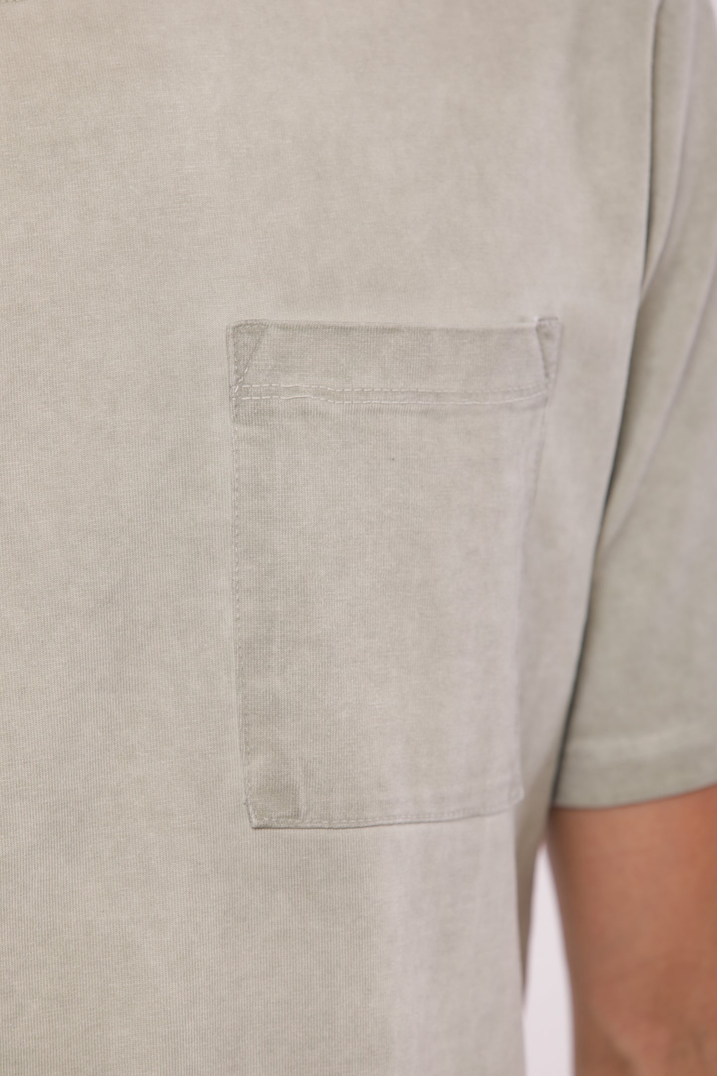 T-SHIRT GIROCOLLO CON TASCHINO