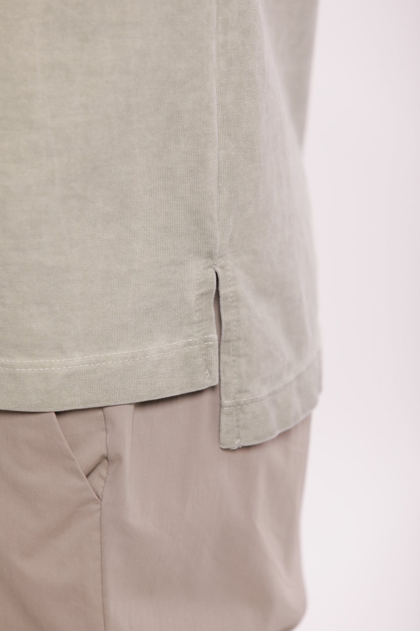 T-SHIRT GIROCOLLO CON TASCHINO