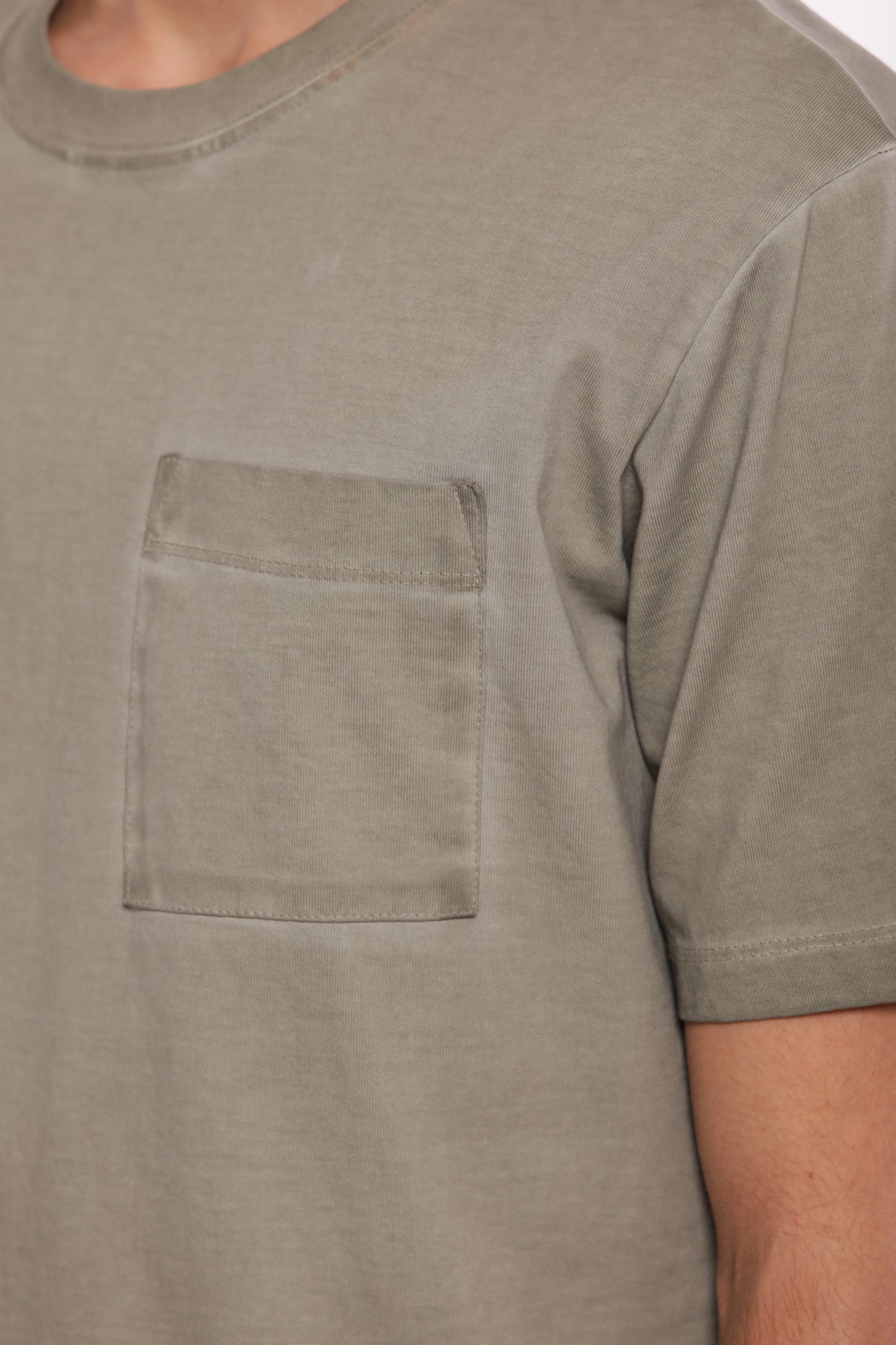 T-SHIRT GIROCOLLO CON TASCHINO