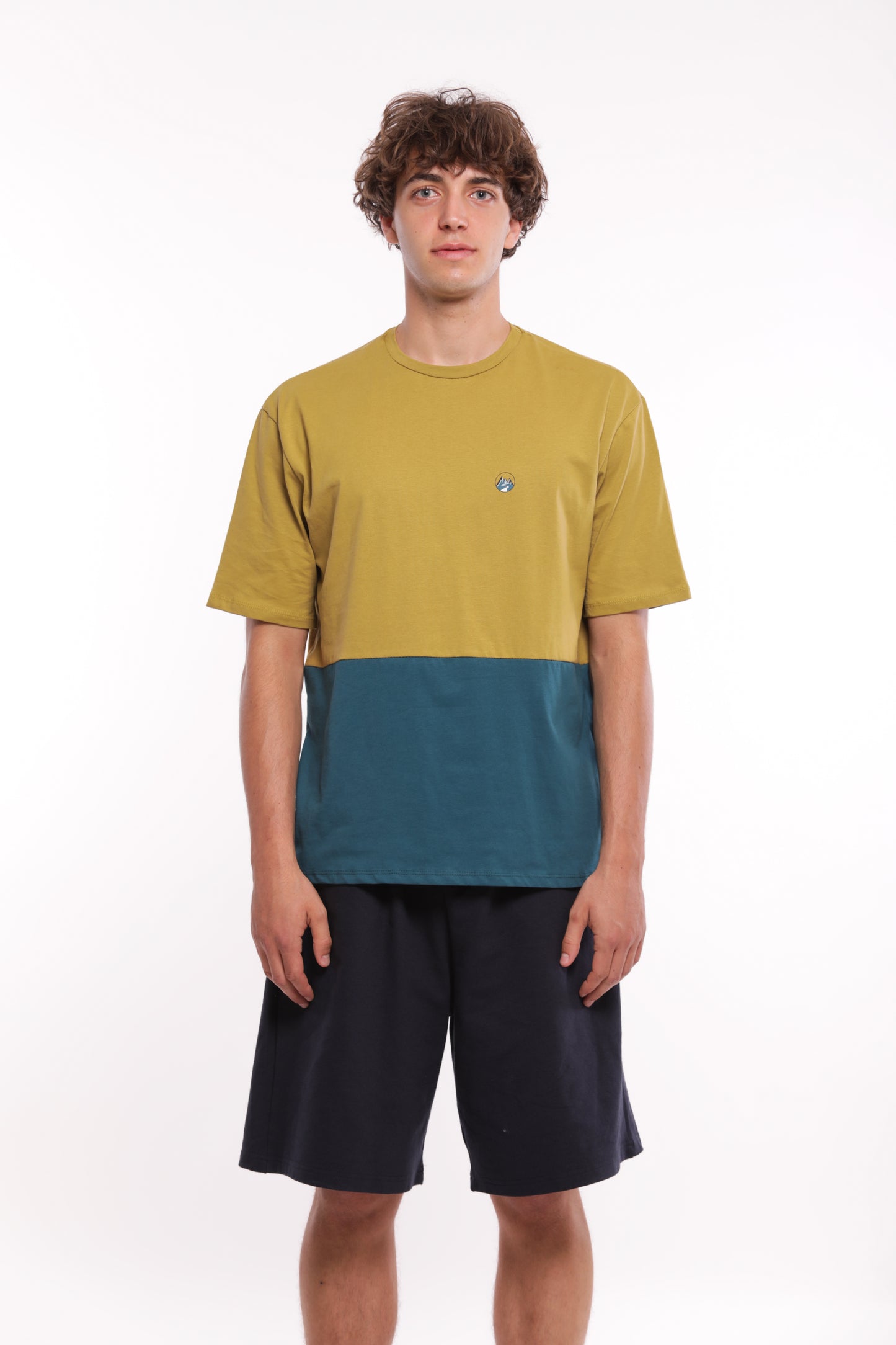 T-SHIRT OVER MONTAGNA