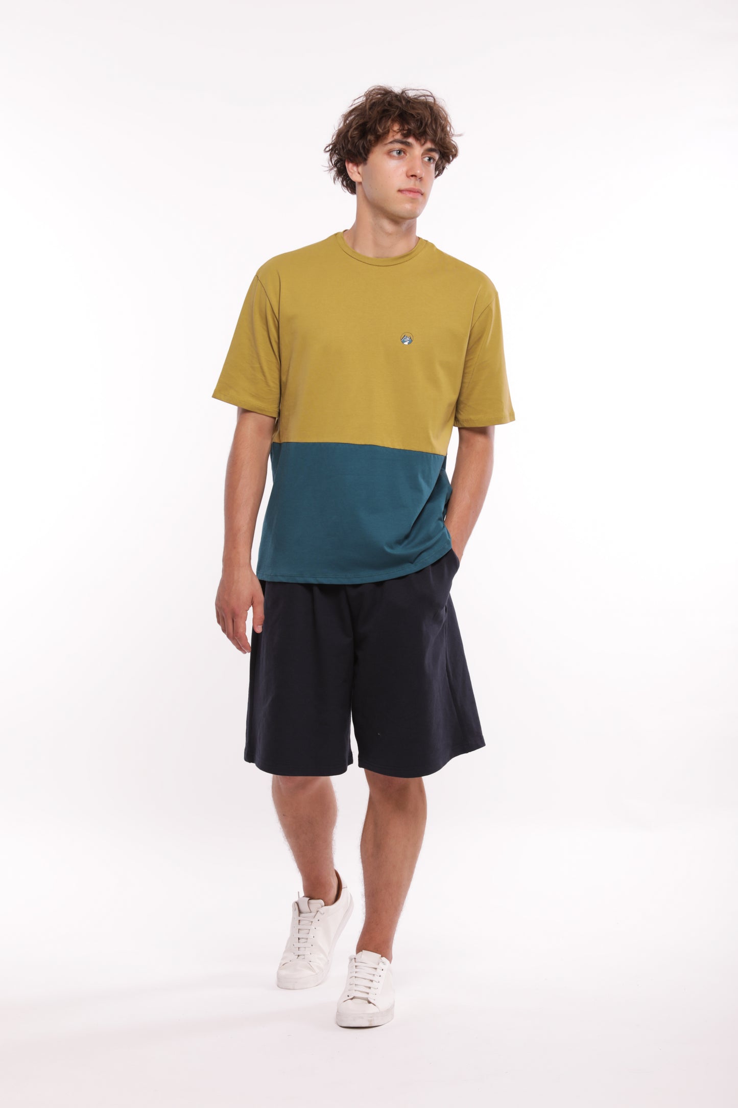 T-SHIRT OVER MONTAGNA