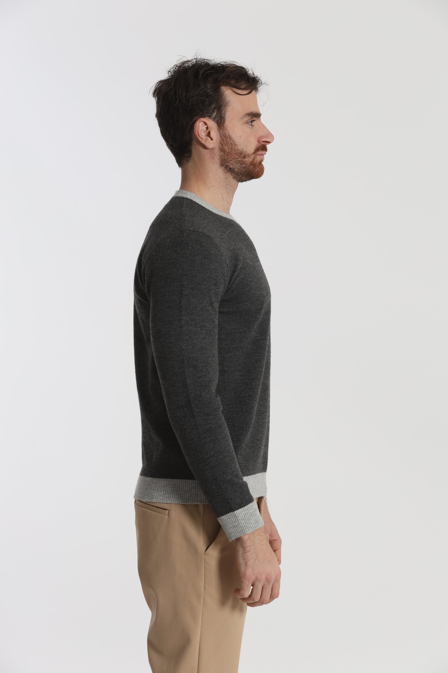 MAGLIA GIROCOLLO CON DETTAGLI A CONTRASTO