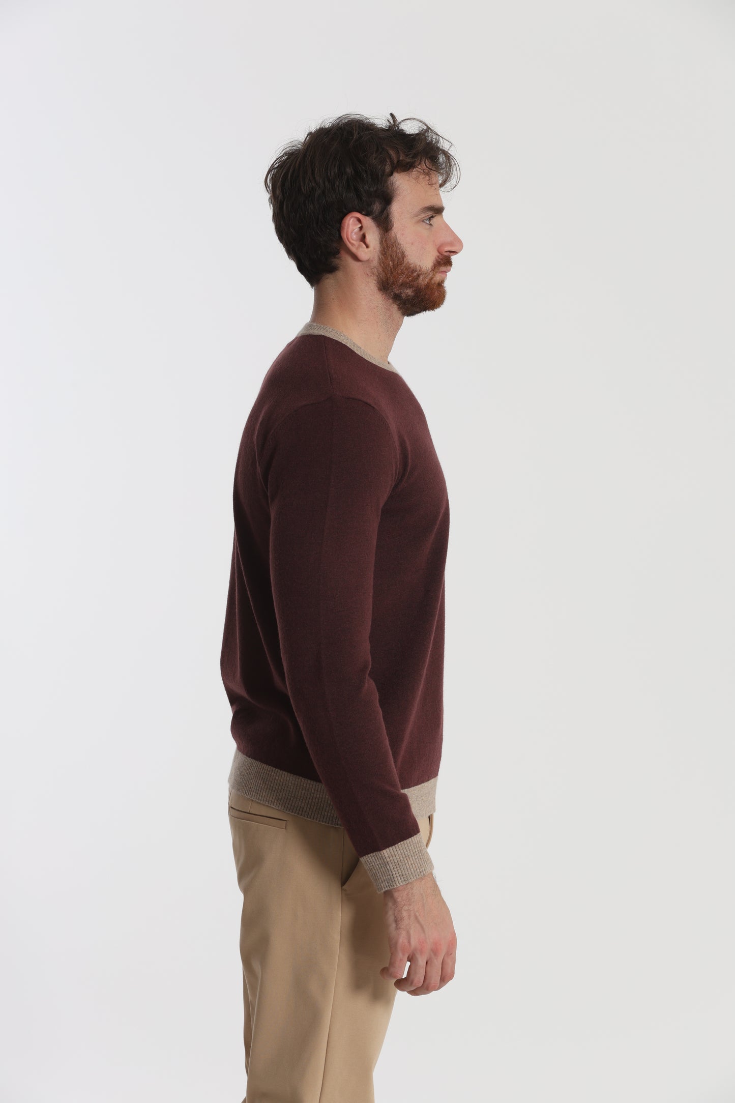 MAGLIA GIROCOLLO CON DETTAGLI A CONTRASTO