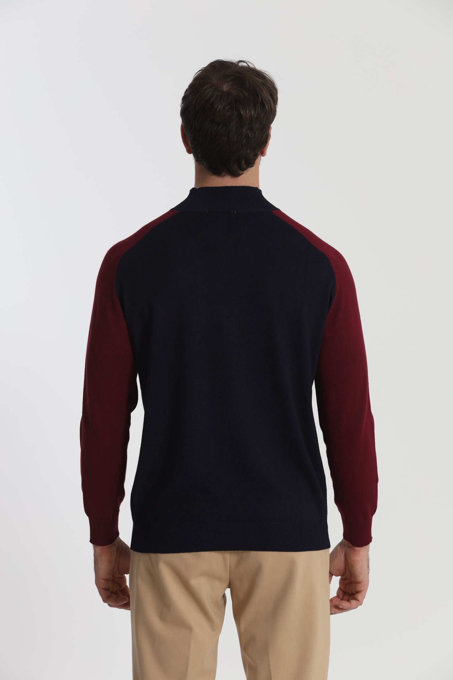 PULLOVER IN MAGLIA BICOLOR A MEZZO COLLO