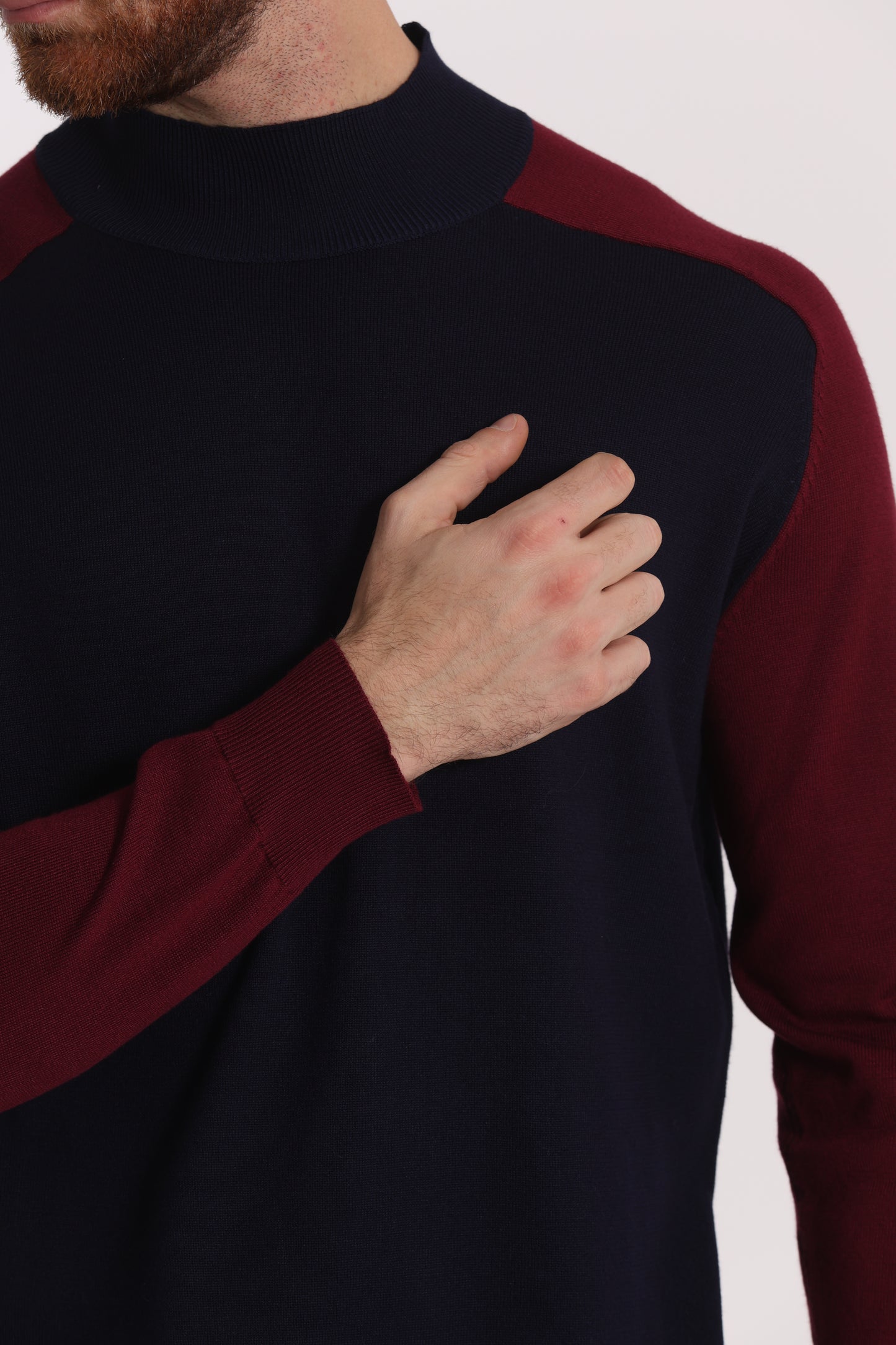 PULLOVER IN MAGLIA BICOLOR A MEZZO COLLO