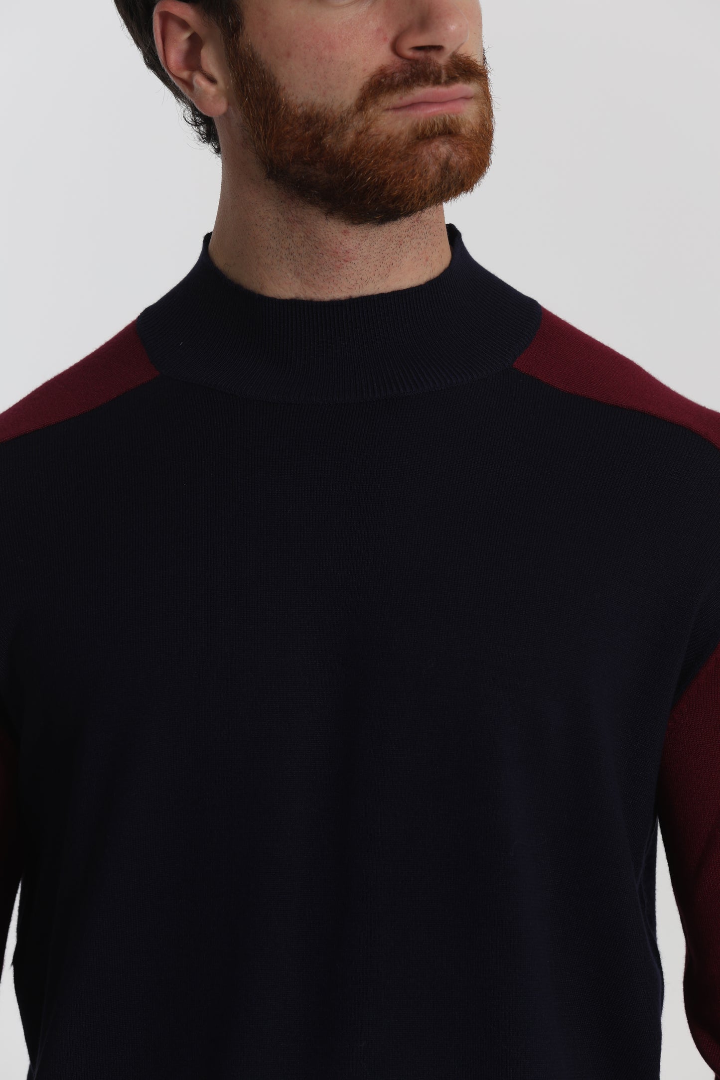 PULLOVER IN MAGLIA BICOLOR A MEZZO COLLO