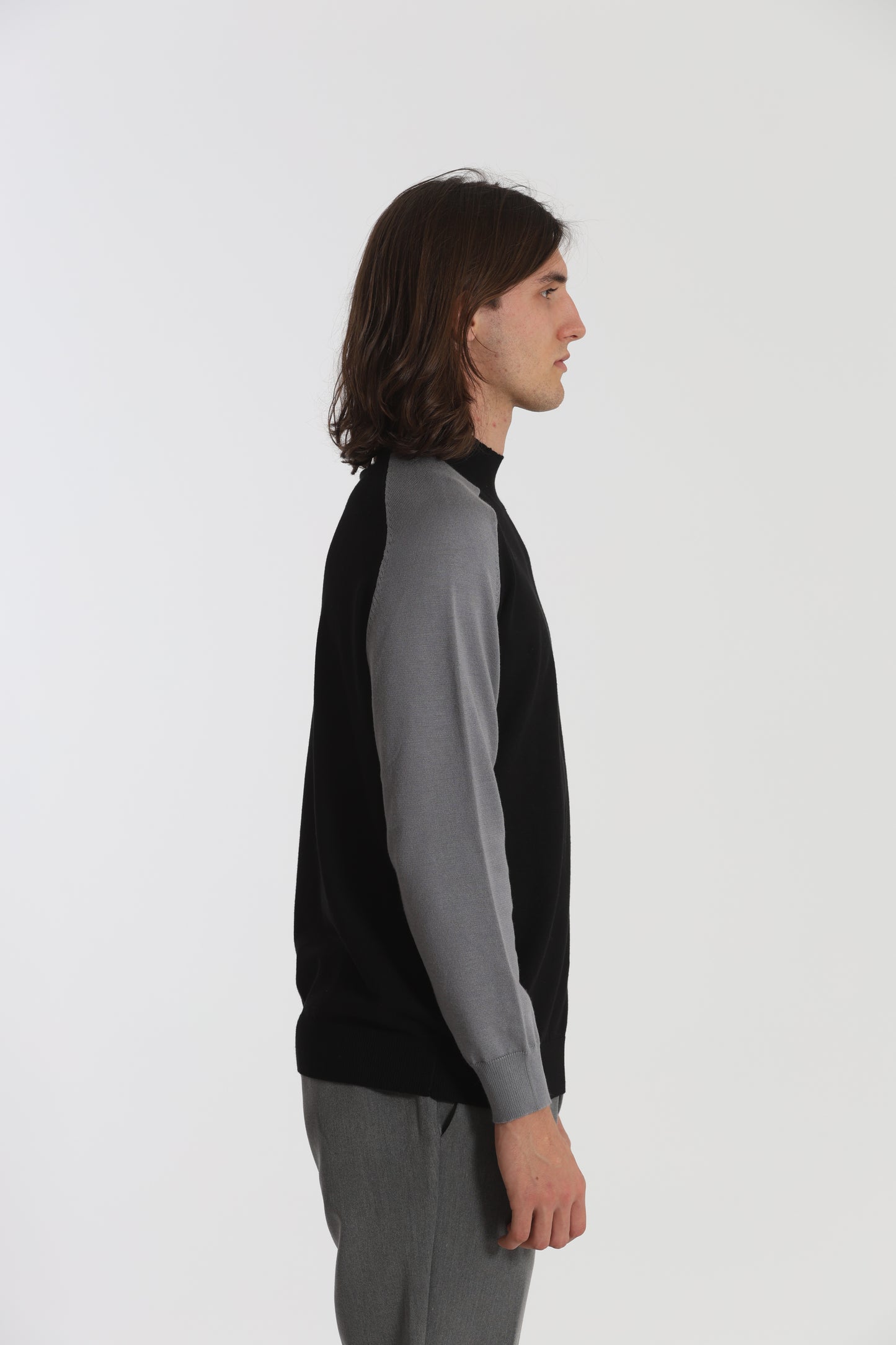 PULLOVER IN MAGLIA BICOLOR A MEZZO COLLO