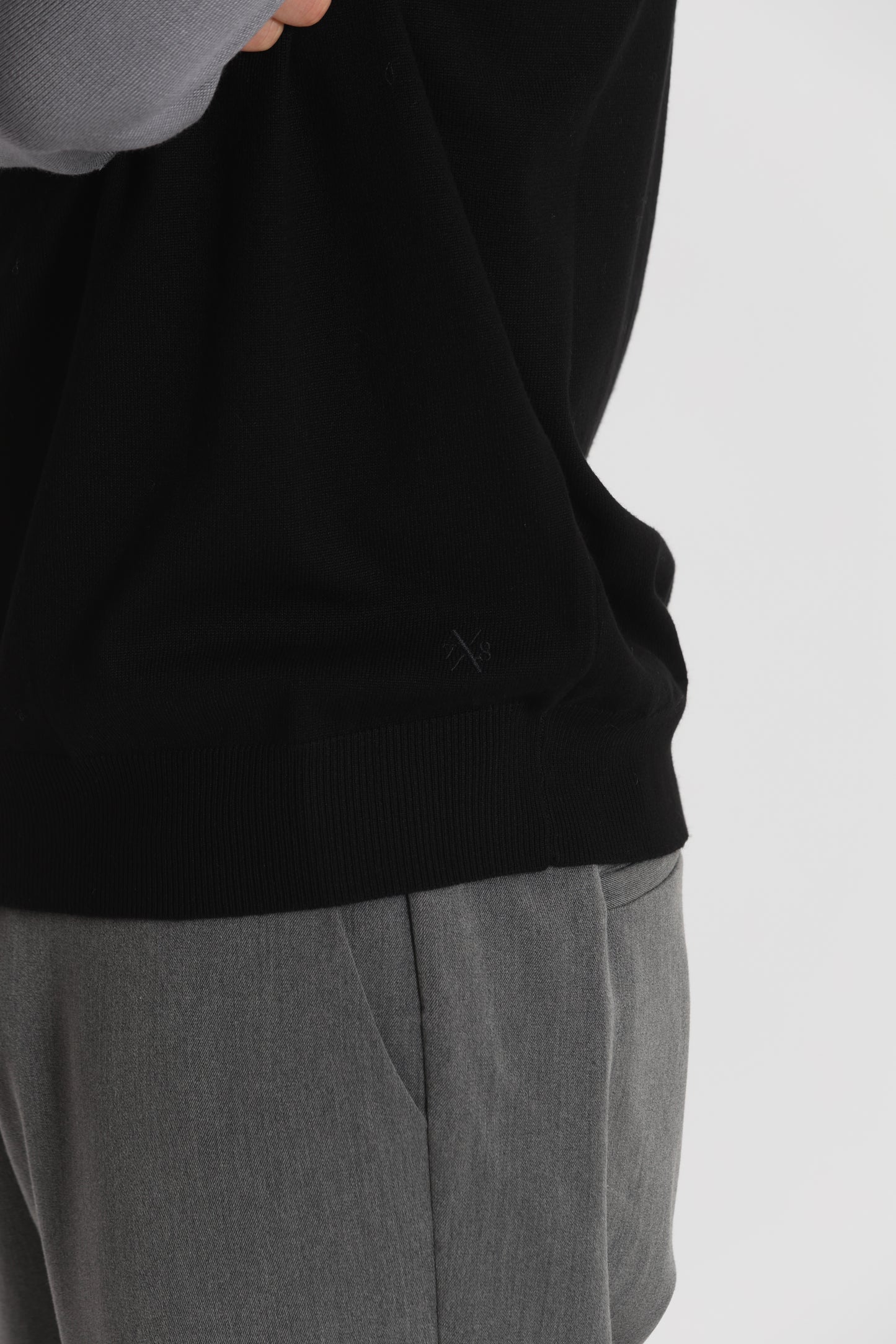 PULLOVER IN MAGLIA BICOLOR A MEZZO COLLO