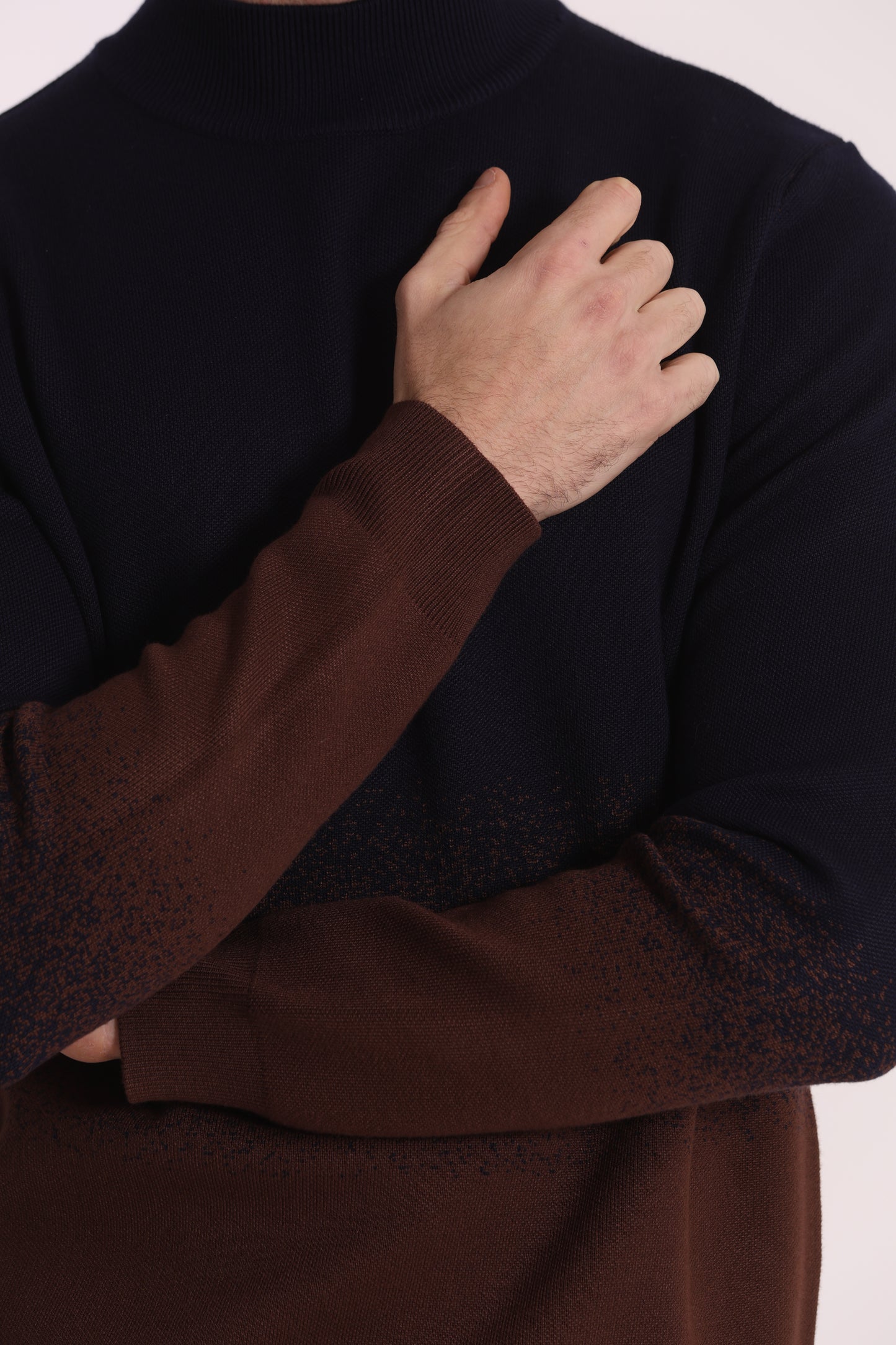 MAGLIA A MEZZO COLLO CON TEXTURE