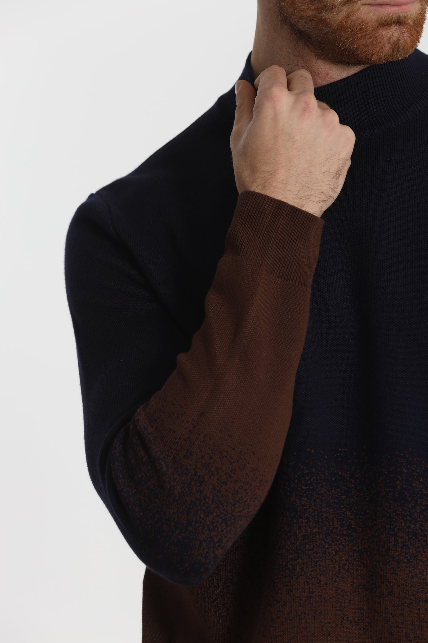 MAGLIA A MEZZO COLLO CON TEXTURE