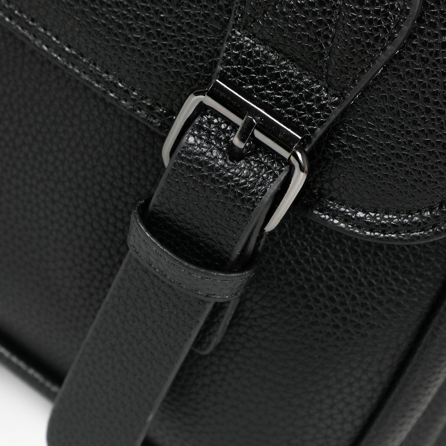 ZAINO IN SIMILPELLE CON CINTURINI E FIBBIE