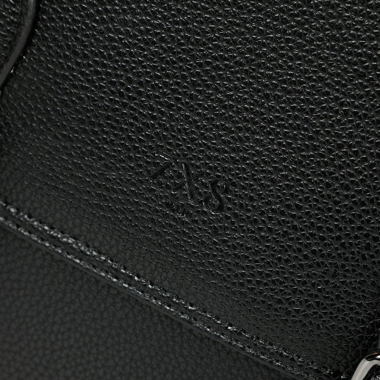 ZAINO IN SIMILPELLE CON CINTURINI E FIBBIE