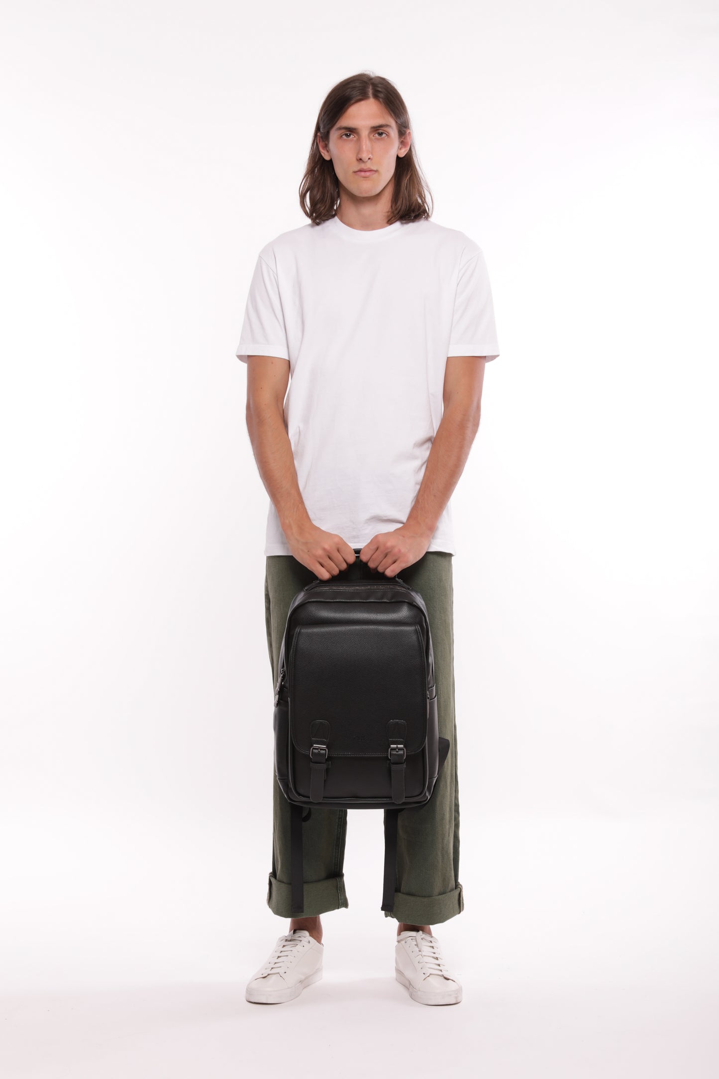 ZAINO IN SIMILPELLE CON CINTURINI E FIBBIE
