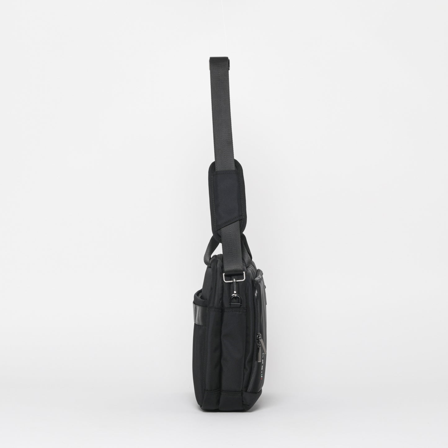 BORSA COMPUTER CON LOGO E DETTAGLI IN SIMILPELLE