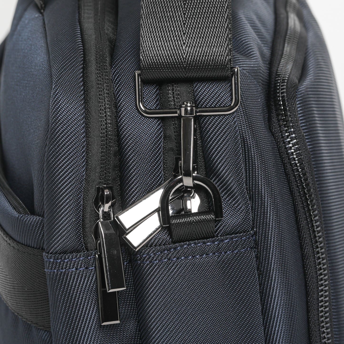 BORSA COMPUTER CON LOGO E DETTAGLI IN SIMILPELLE