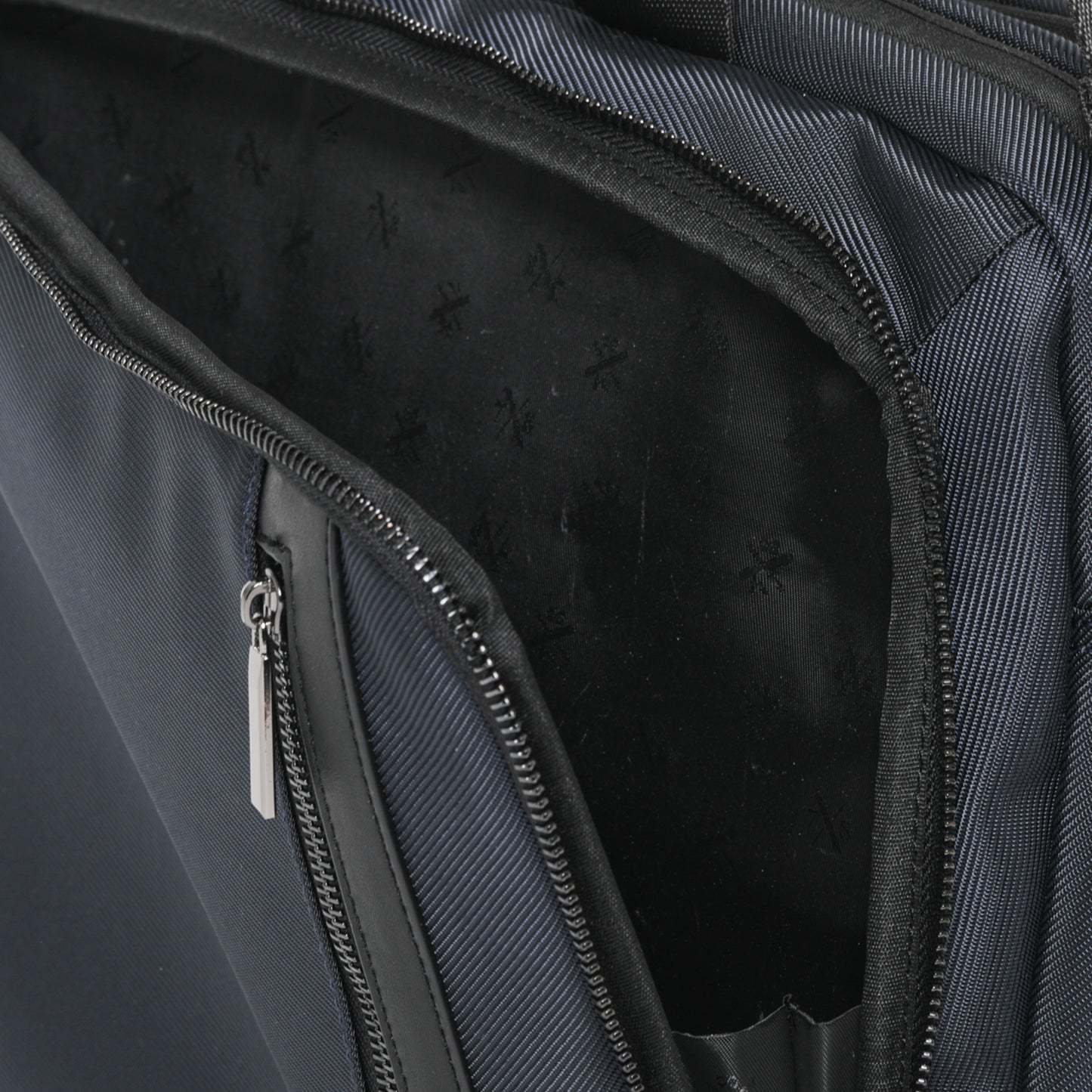 BORSA COMPUTER CON LOGO E DETTAGLI IN SIMILPELLE