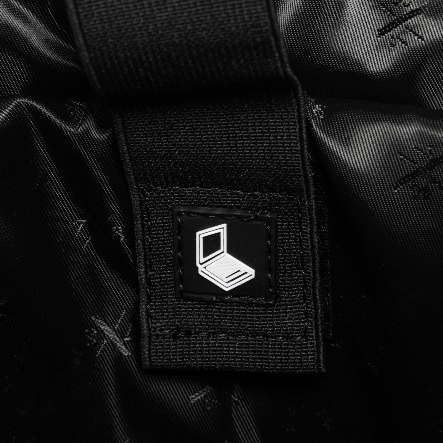 BORSA COMPUTER CON LOGO E DETTAGLI IN SIMILPELLE