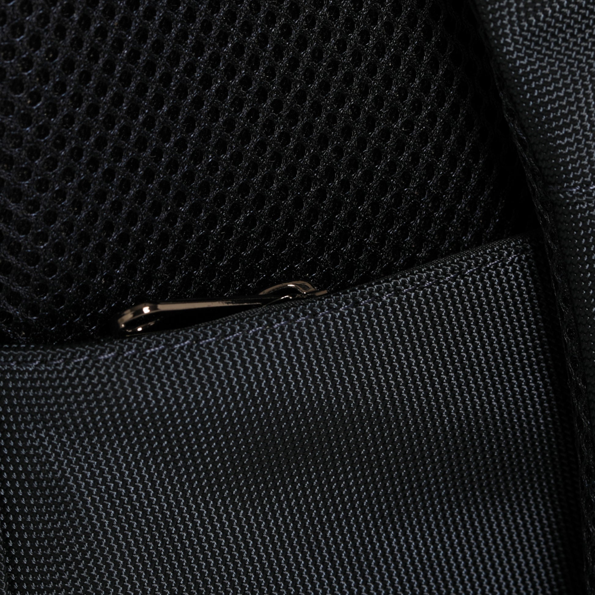 ZAINO CON LOGO E DETTAGLI IN SIMILPELLE