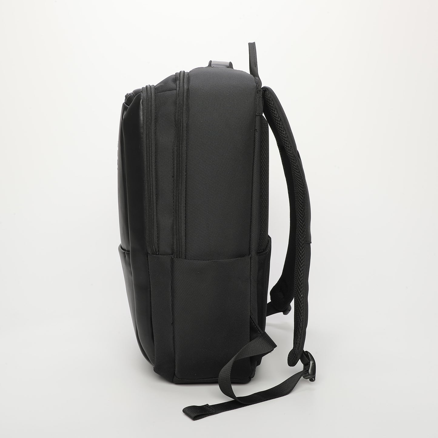 ZAINO CON TASCHE