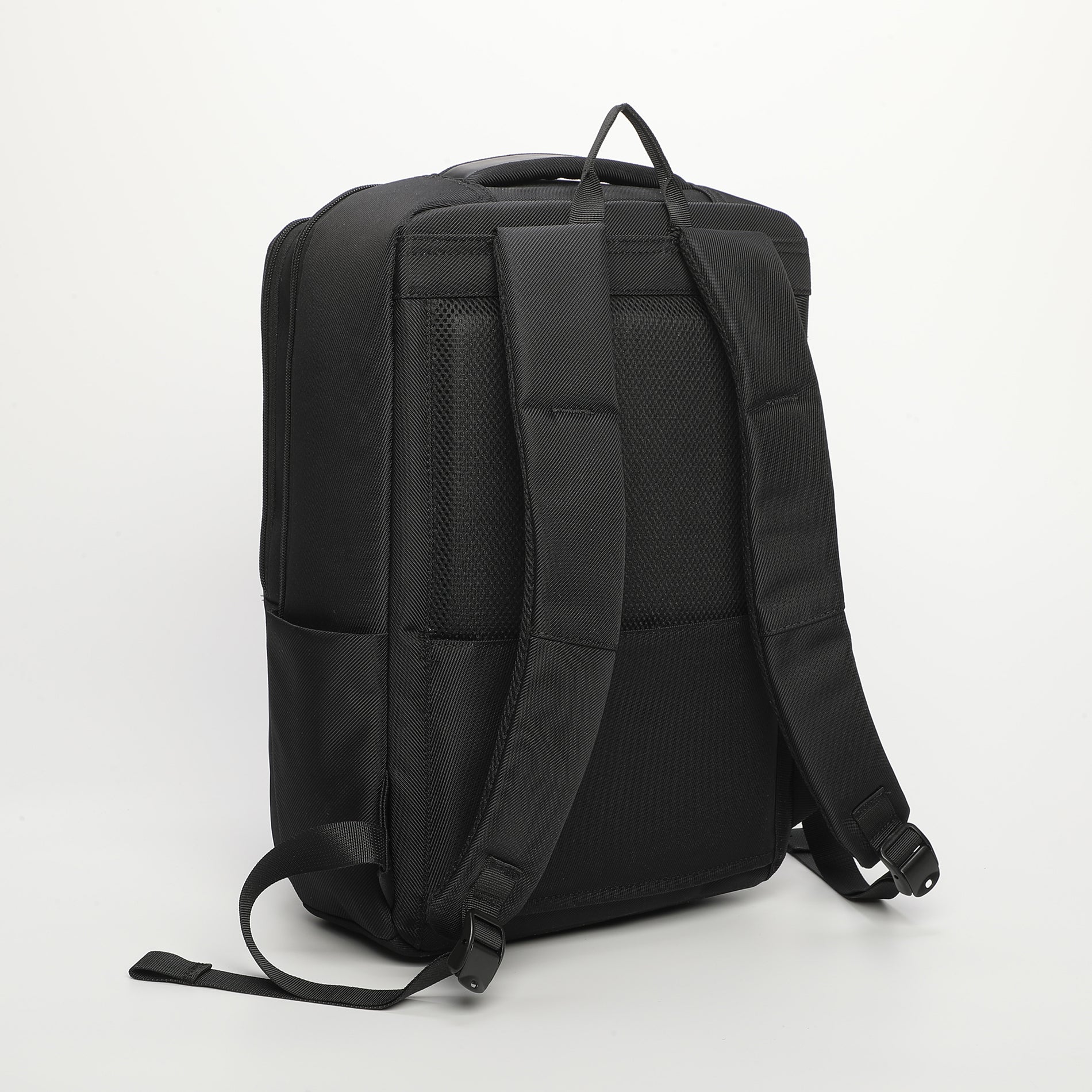 ZAINO CON TASCHE