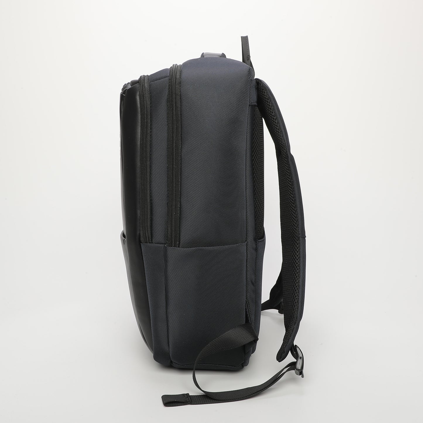 ZAINO CON TASCHE