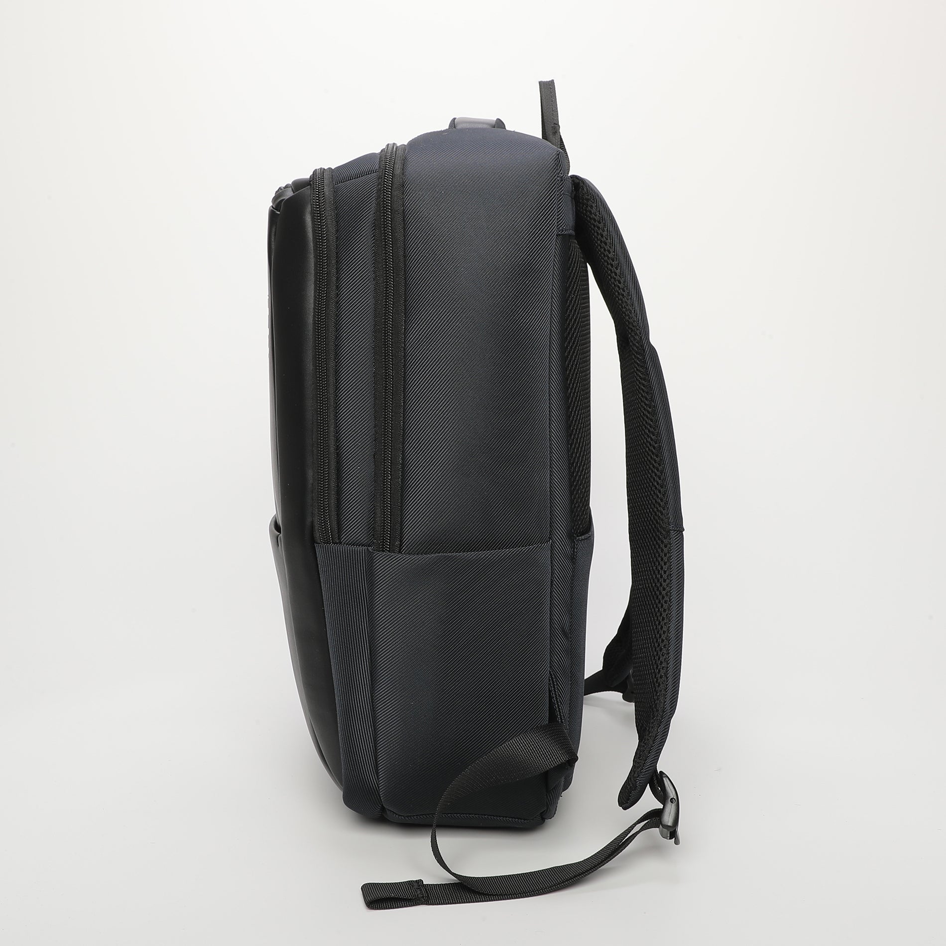 ZAINO CON TASCHE
